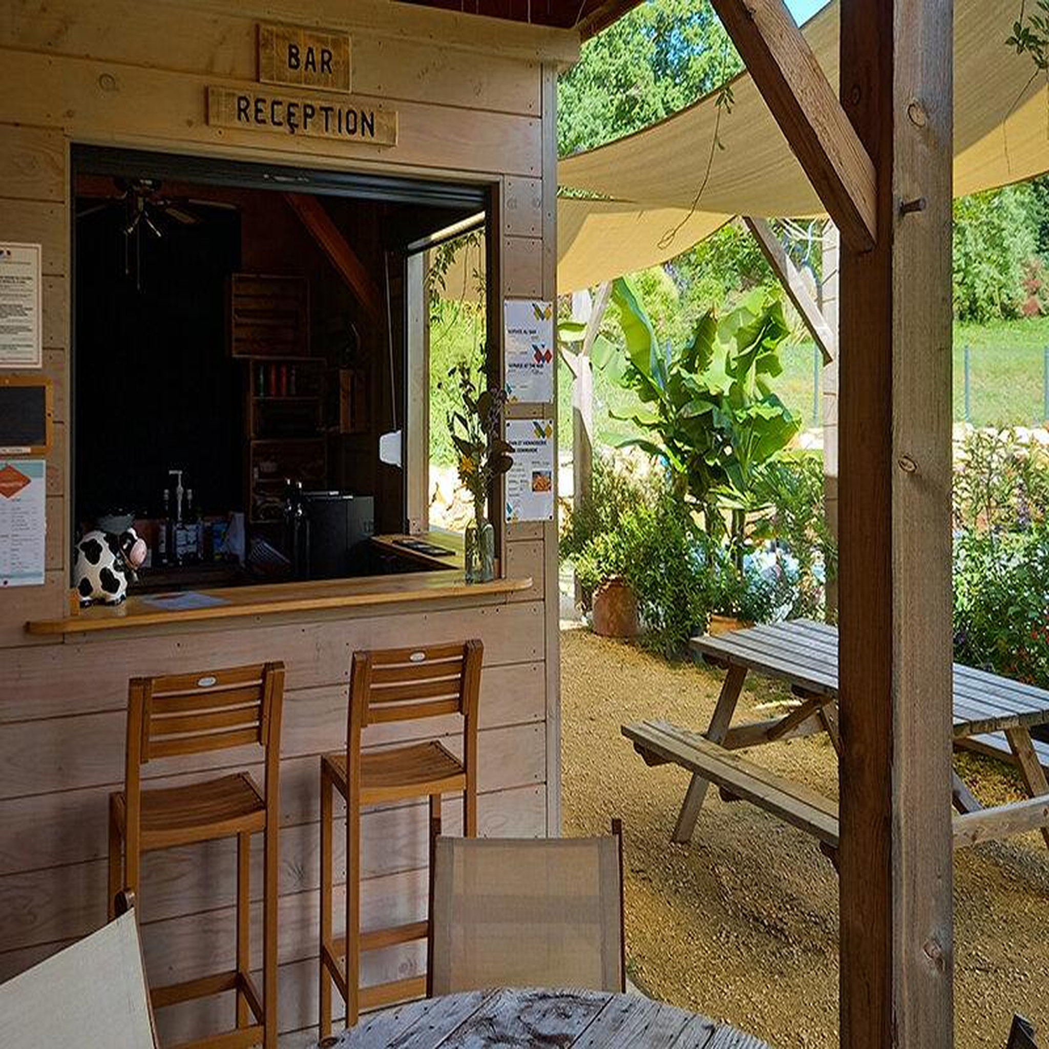 Voir la diapositive 6 : Smartbox 3 jours insolite en cabane pour 2 adultes et 1 enfant près de bergerac - coffret cadeau séjour
