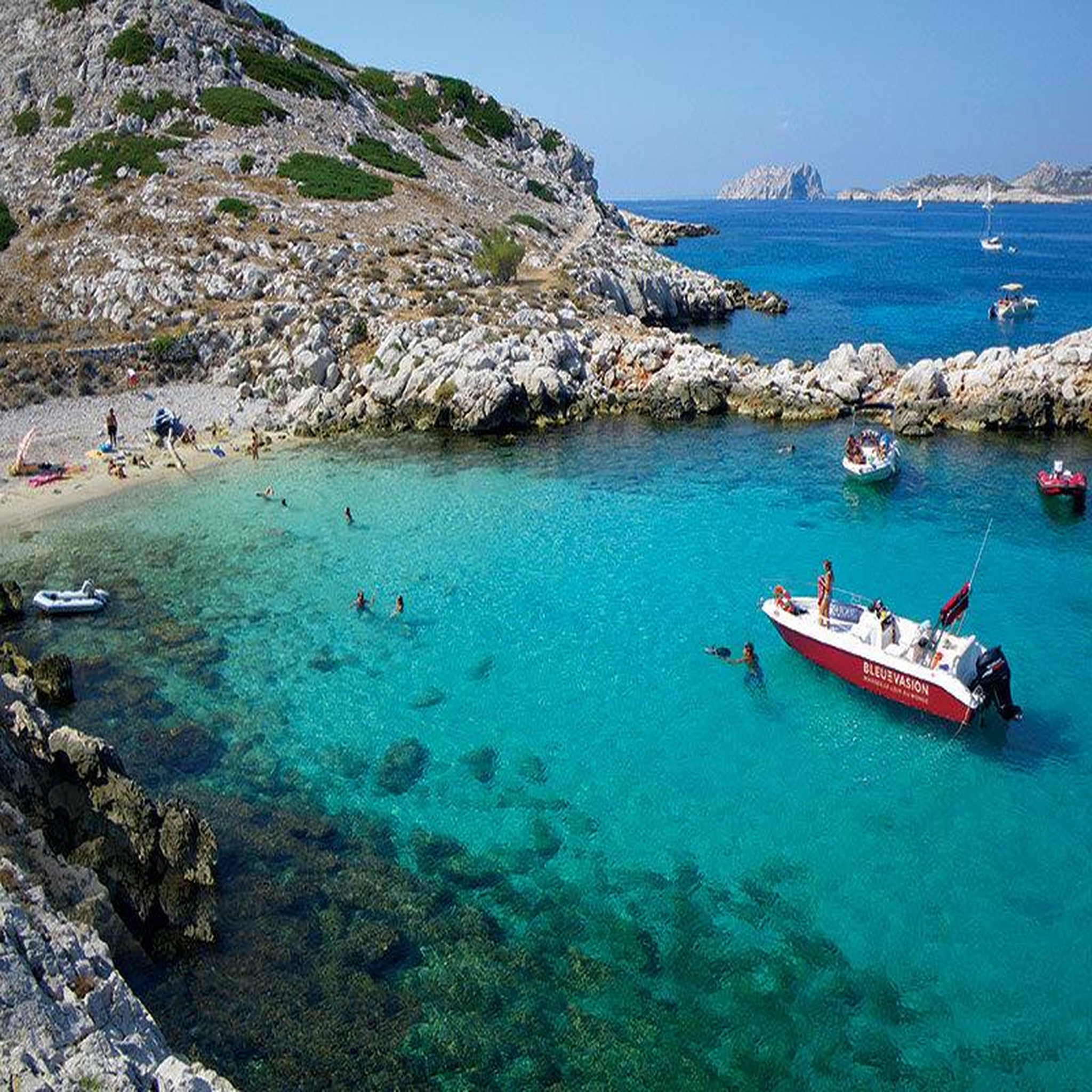 Voir la diapositive 3 : Smartbox Excursion en bateau de 3h en matinée pour 2 personnes dans les calanques de cassis avec rosé - coffret cadeau sport & aventure