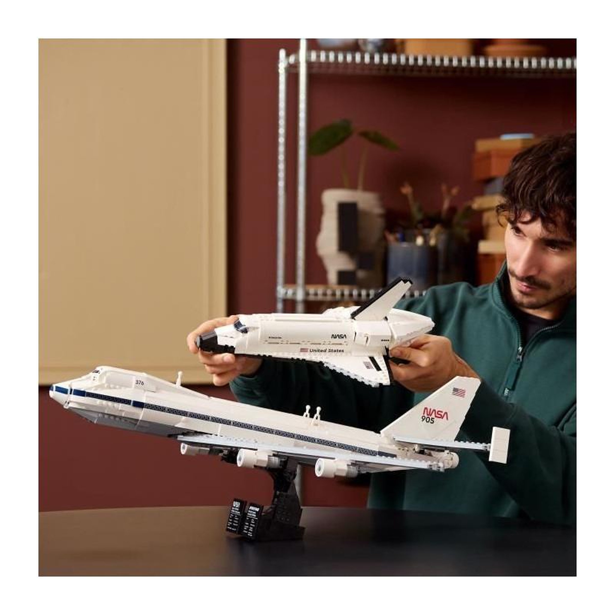 Voir la diapositive 5 : LEGO LEGO Icons 10360 Exclusivité   Shuttle Carrier Aircraft