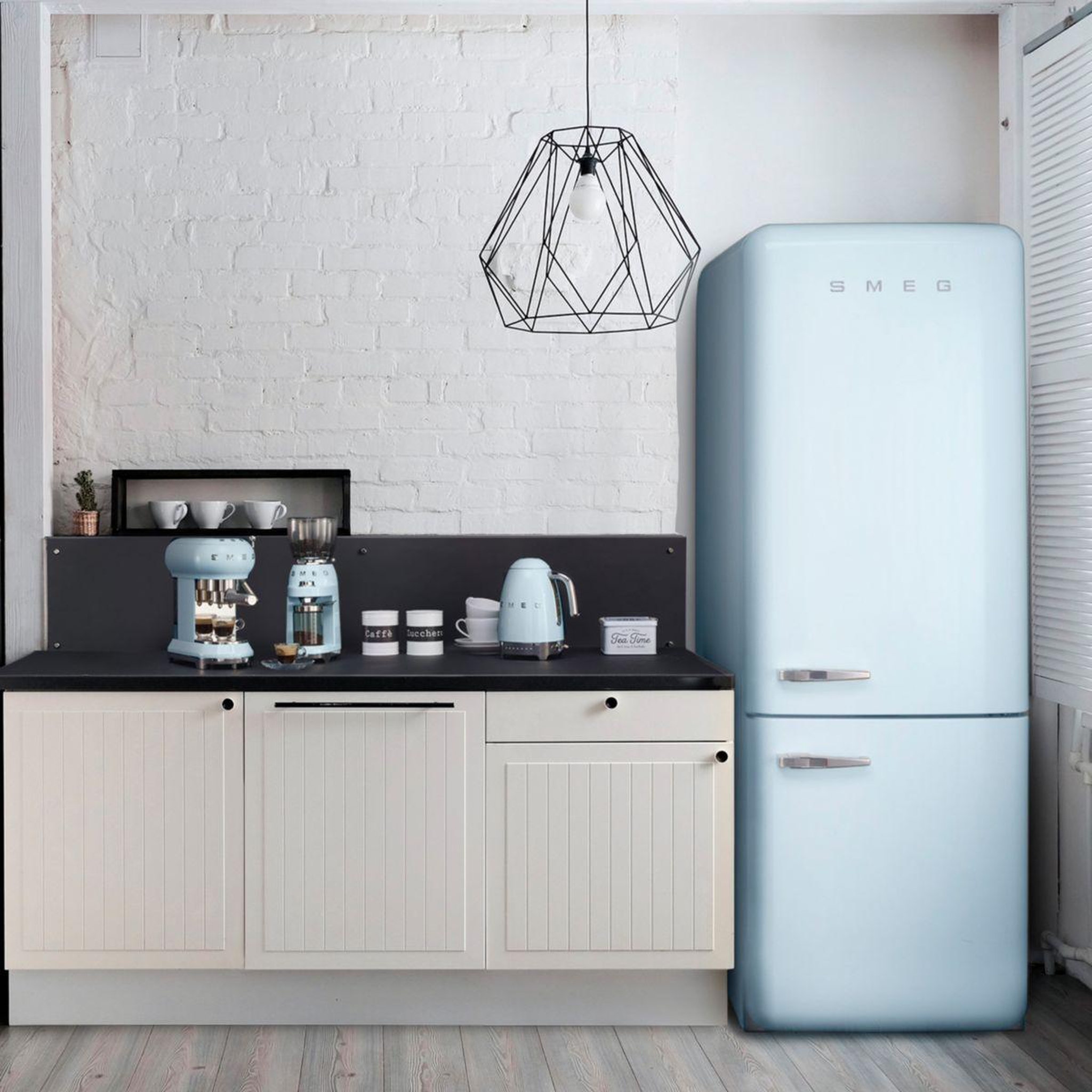 Voir la diapositive 4 : SMEG Bouilloire klf04pbeu bleu azur