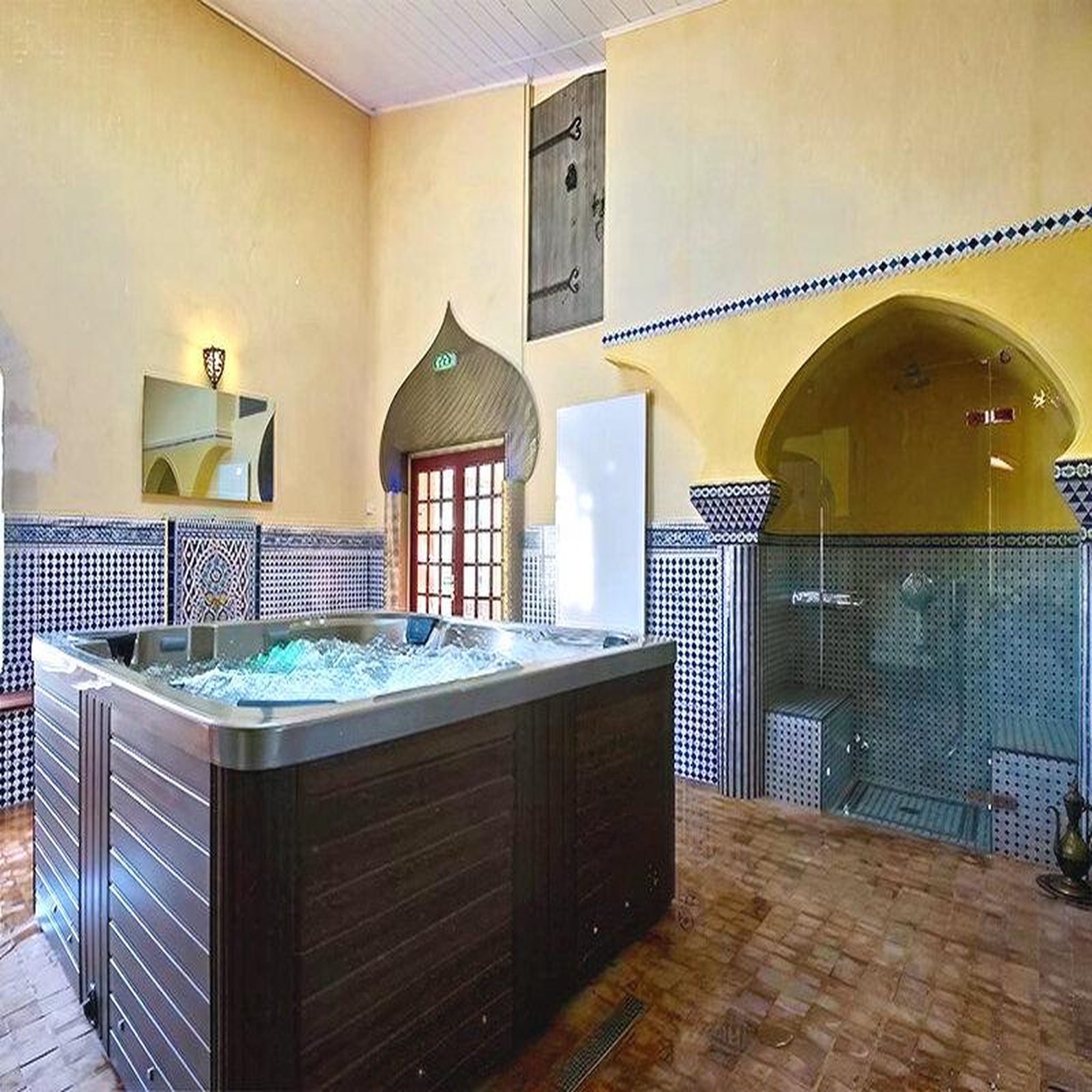 Voir la diapositive 3 : Smartbox Séjour 1 nuit dans un chateau en gironde avec 30min de massage en duo - coffret cadeau séjour