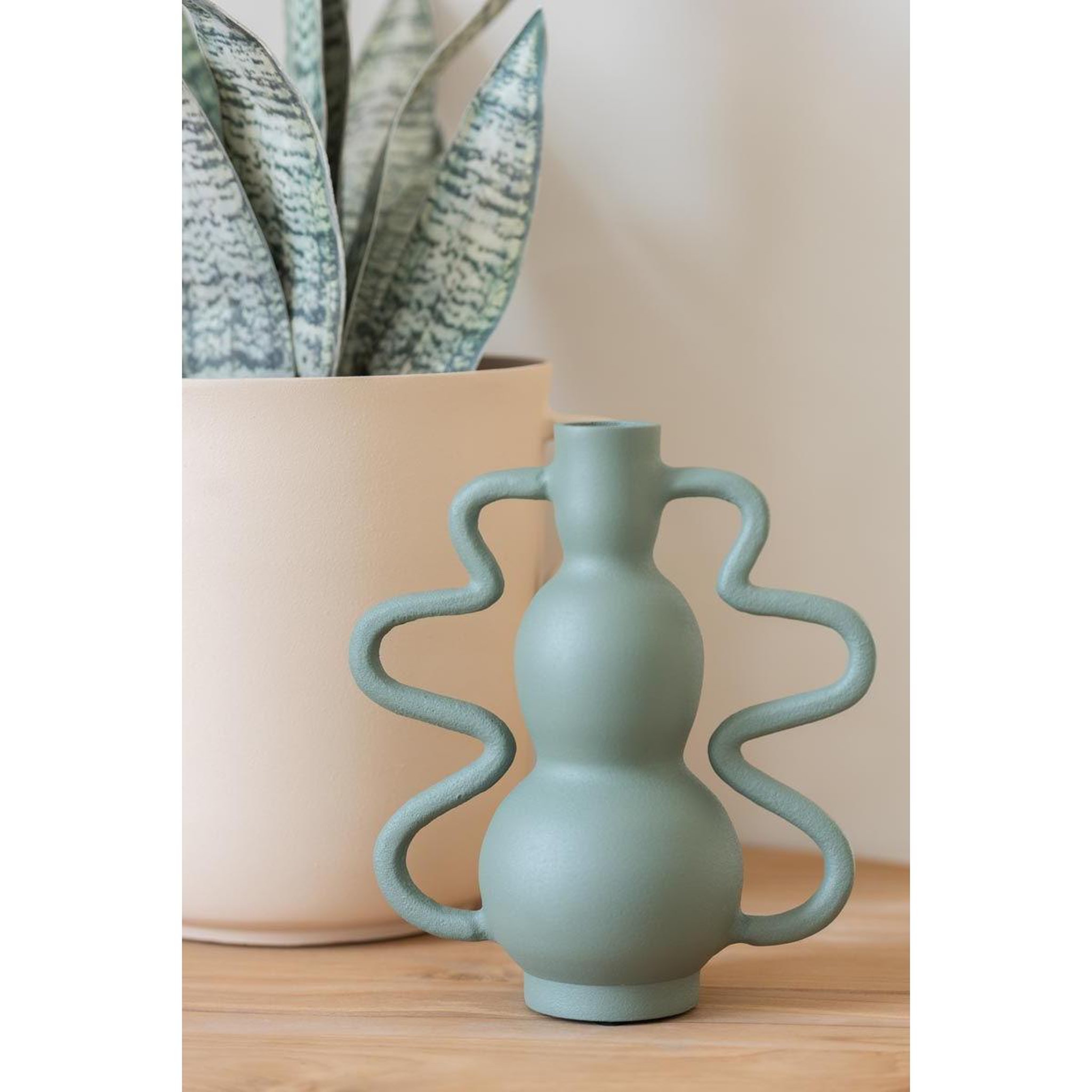 Voir la diapositive 2 : J-LINE Vase design en aluminium  marie  21cm vert