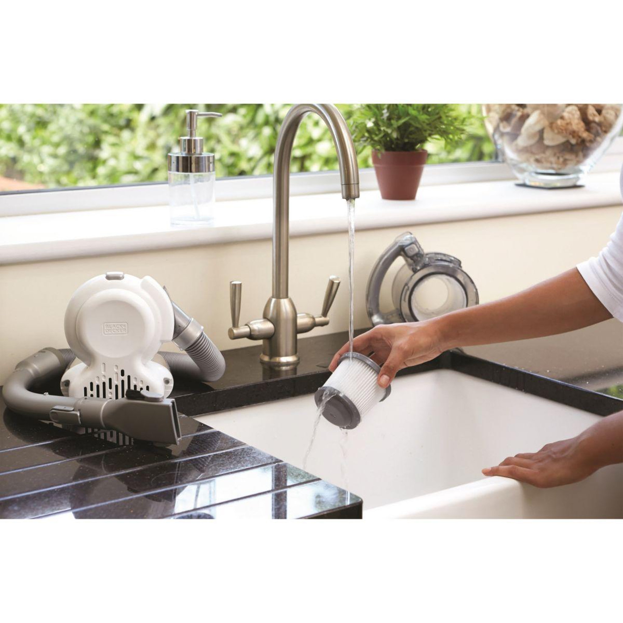 Voir la diapositive 5 : Black et Decker Aspirateur main pd1420lp