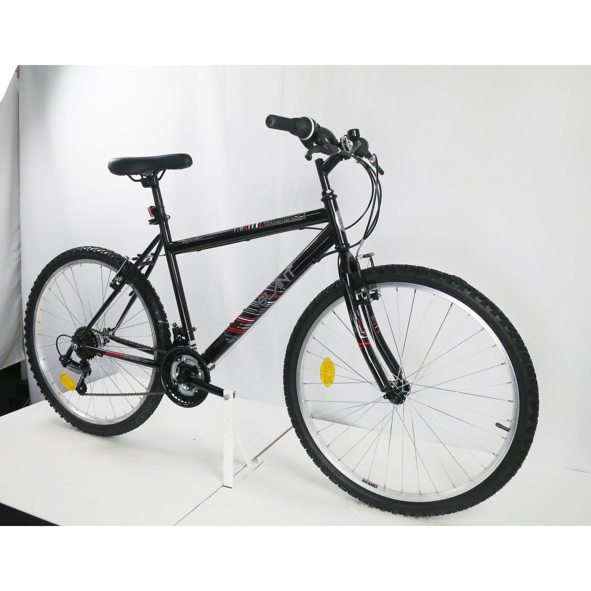Vélo VTT 26'' Rigide Homme Acier  Slant / Apollo  - 18 vitesses - Shimano TY21 - Fourche Rigide - Freins V-brake et Poignées Microshift
