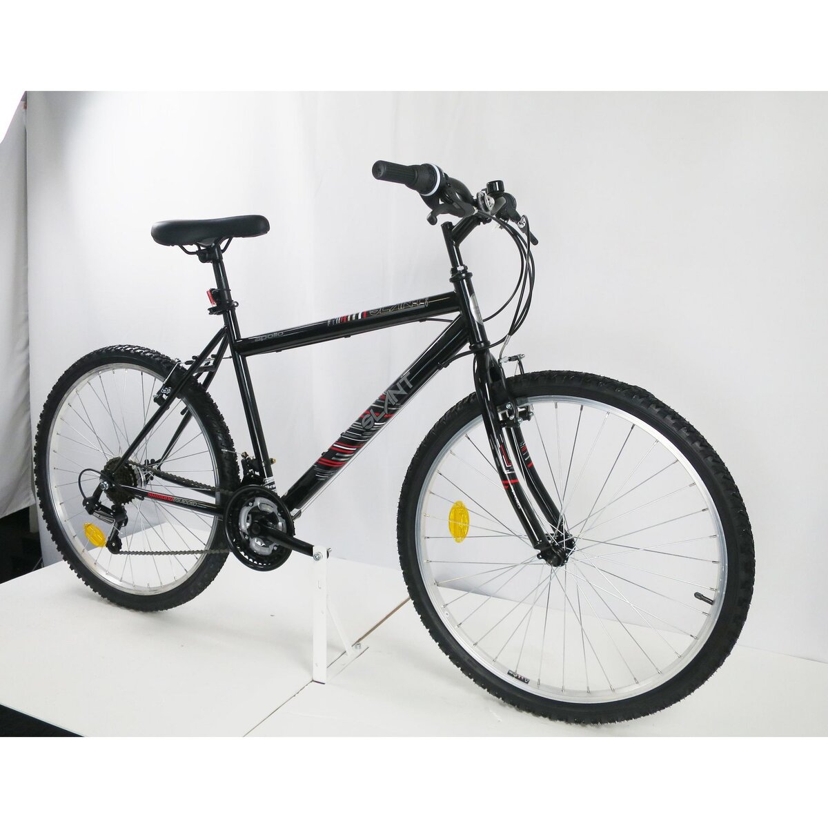 Vélo VTT 26'' Rigide Homme Acier  Slant / Apollo  - 18 vitesses - Shimano TY21 - Fourche Rigide - Freins V-brake et Poignées Microshift