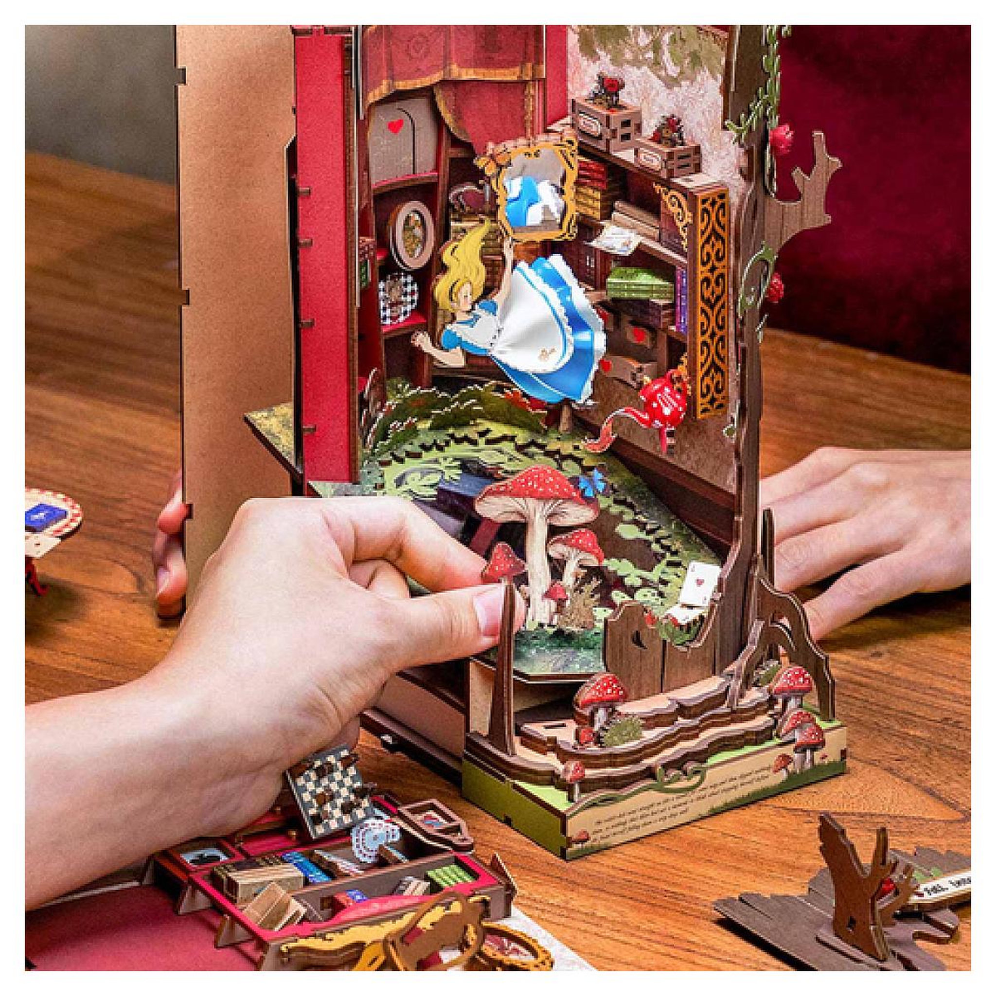 Voir la diapositive 4 : ROBOTIME Serre livre - Alice Fall in Wonder