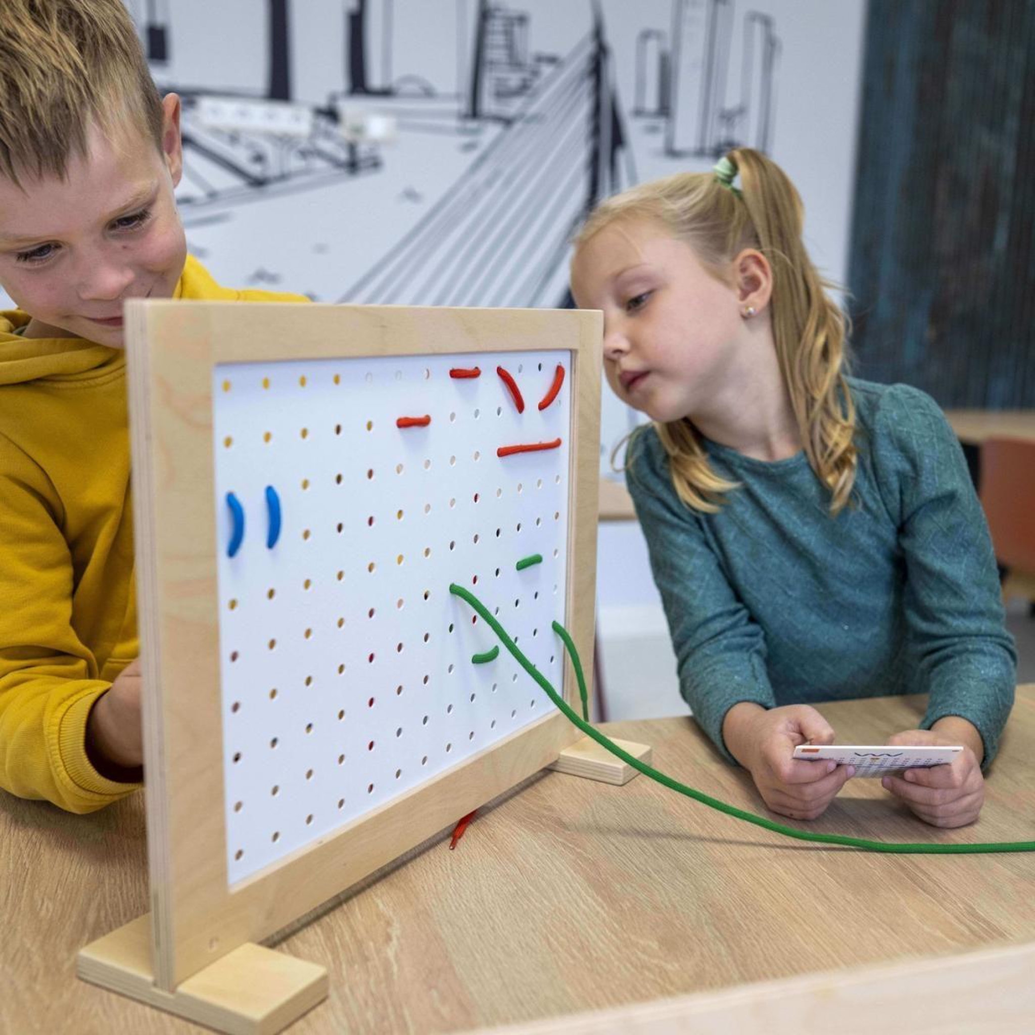 Voir la diapositive 5 : EDUCO Enfiler ensemble — jeu éducatif pour la classe
