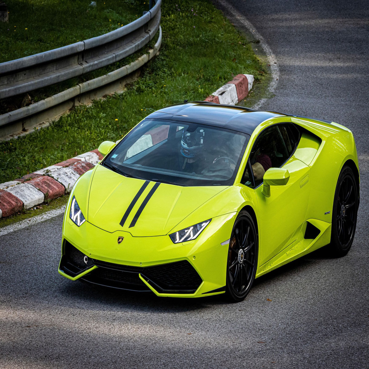 Smartbox Stage de pilotage : 5 tours sur le circuit d'Alès en Lamborghini Huracán - Coffret Cadeau Sport & Aventure