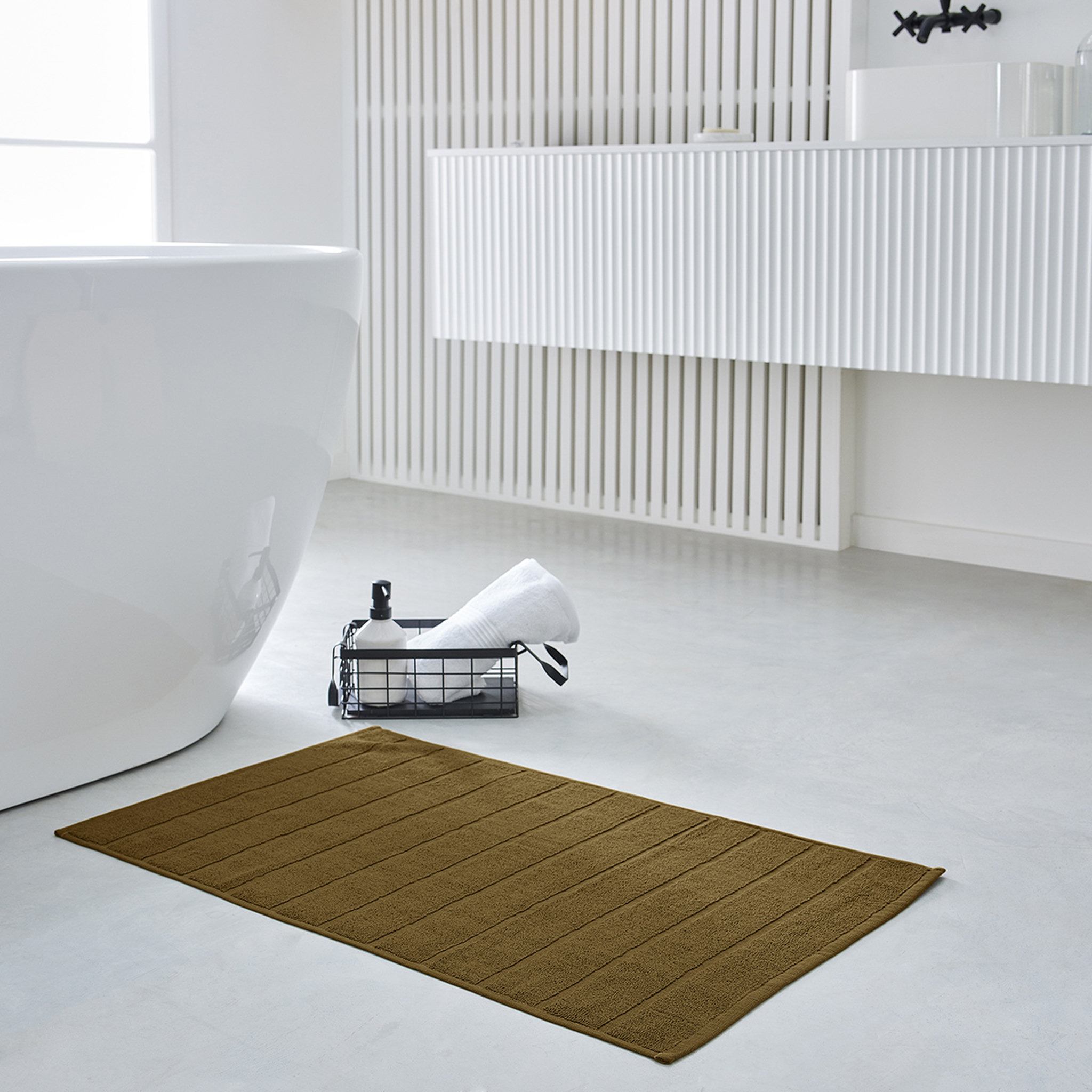 Voir la diapositive 1 : TODAY Tapis de bain uni en coton 700 g/m²