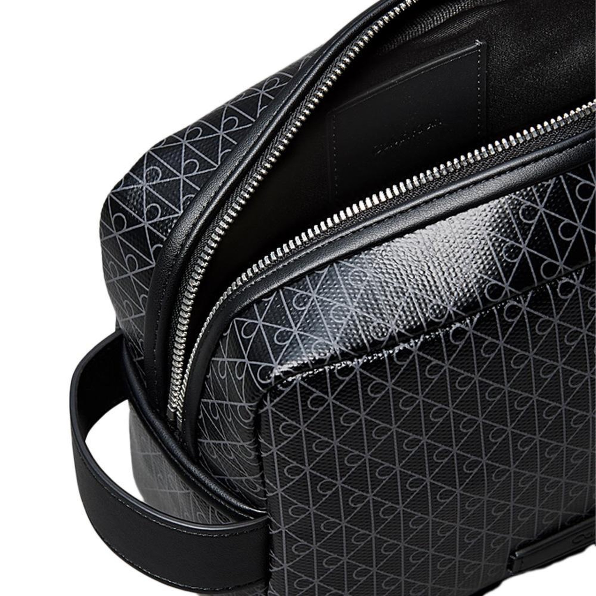 Voir la diapositive 4 : CALVIN KLEIN JEANS Trousse de Toilette  Homme Calvin Klein Jeans Emblem