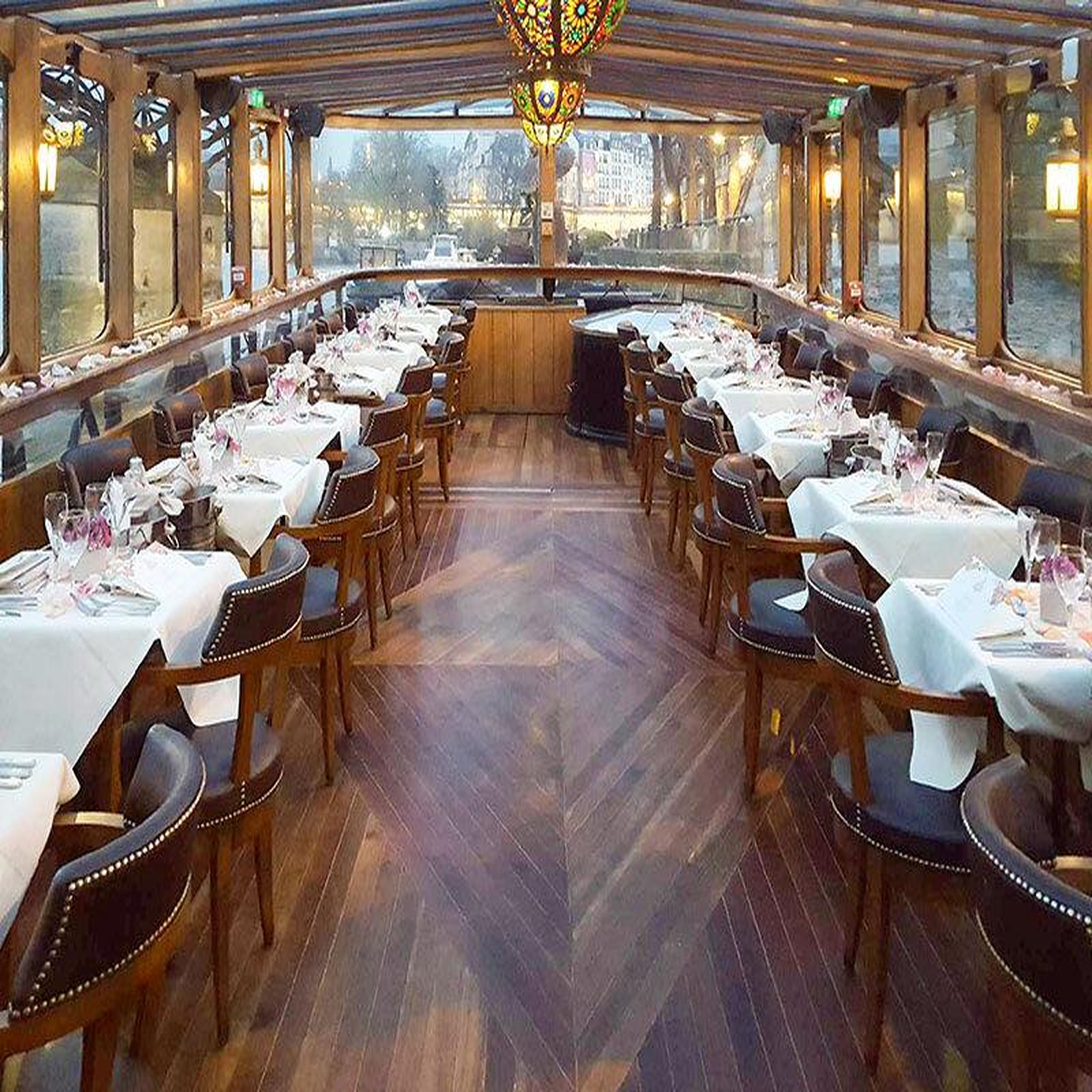 Voir la diapositive 2 : Smartbox Croisière de 2h sur la seine avec dîner gastronomique, vin et champagne - coffret cadeau gastronomie
