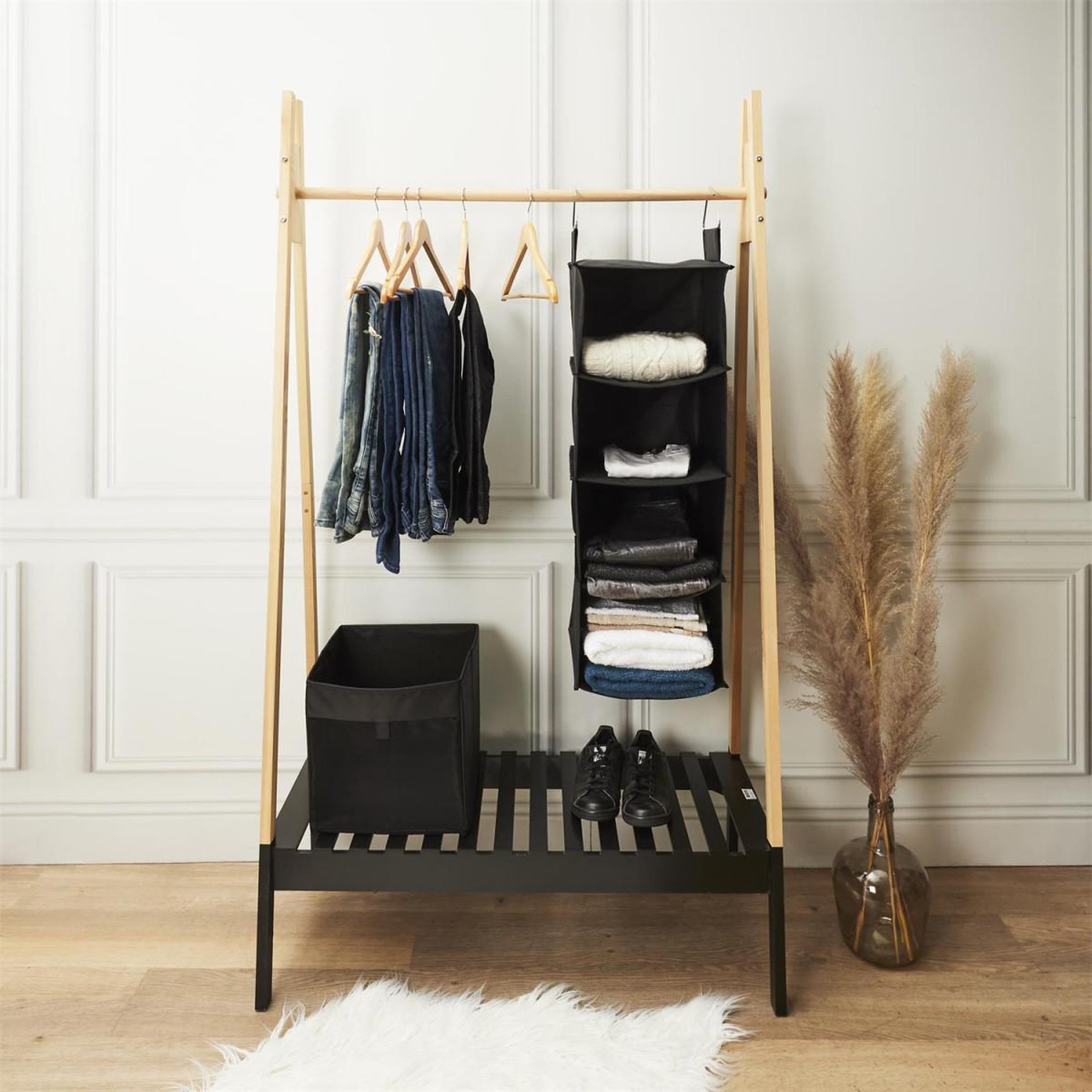 Voir la diapositive 5 : Je cherche une idee Rangement 5 cases à suspendre  pliable  80cm noir