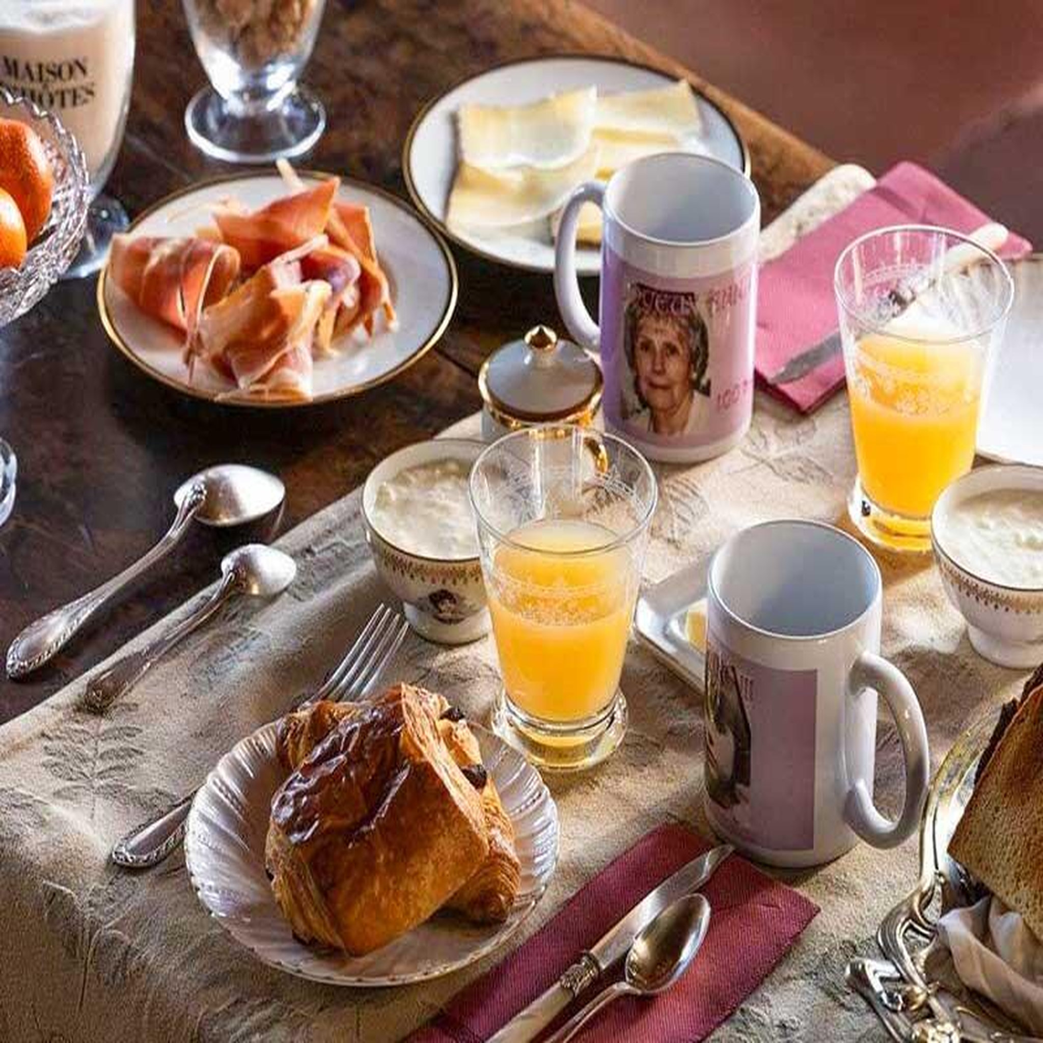 Voir la diapositive 3 : Smartbox 2 jours en château du xve siècle avec dîner gastronomique d'exception près de rodez - coffret cadeau séjour