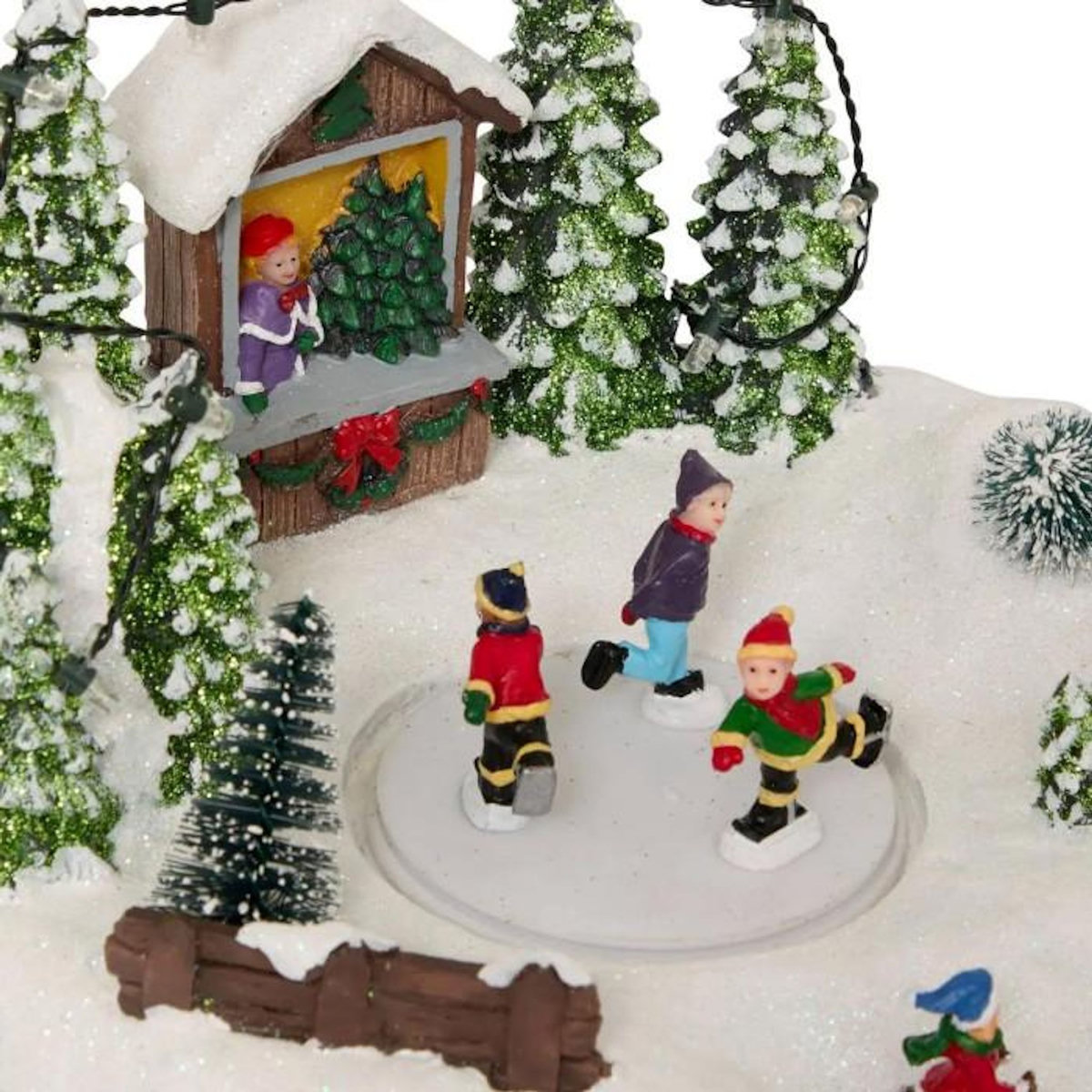 FEERIC LIGHT & CHRISTMAS Village de Noël Patinoire  Montagne  22cm Multicolore