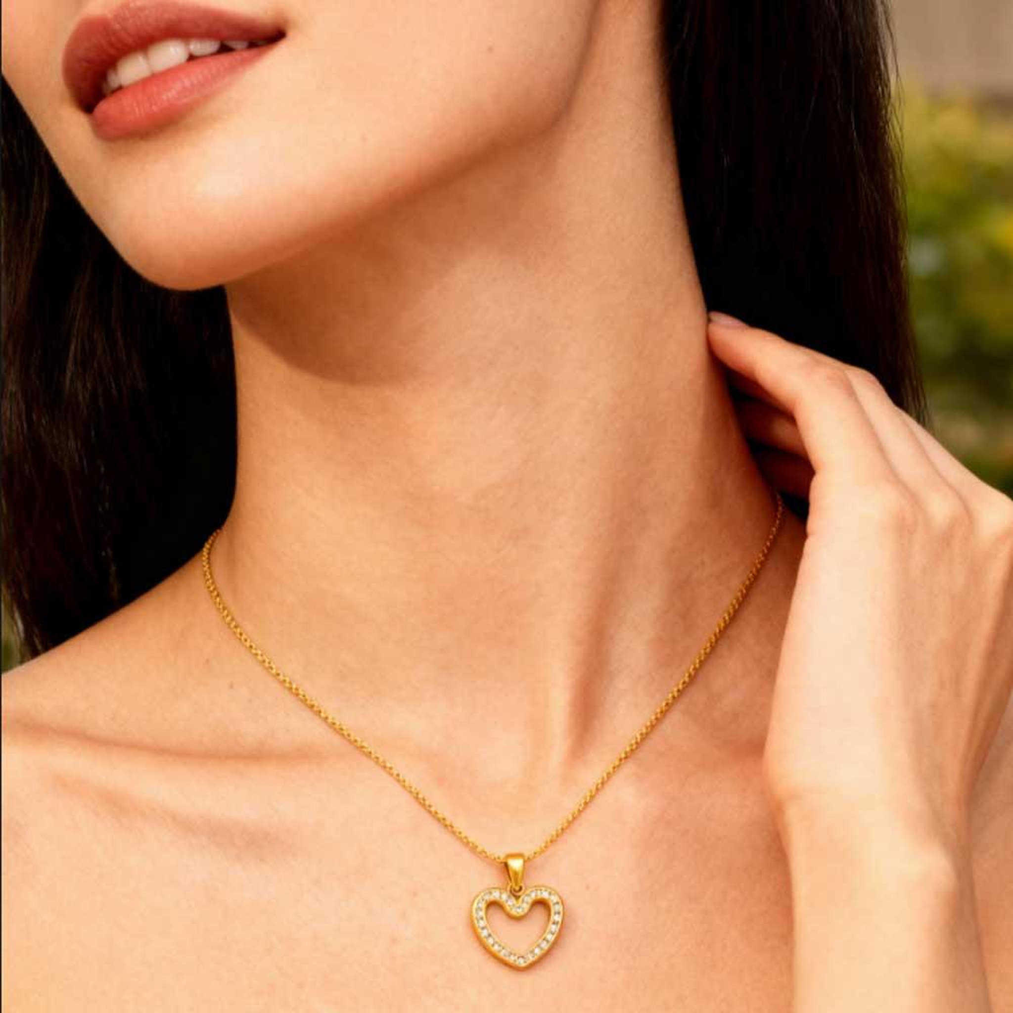 Voir la diapositive 2 : L'ATELIER D'AZUR Pendentif Or 18 Carats 750/000 Jaune Sertis de Zirconiums - Motif Coeur - Chaine Dorée Offerte