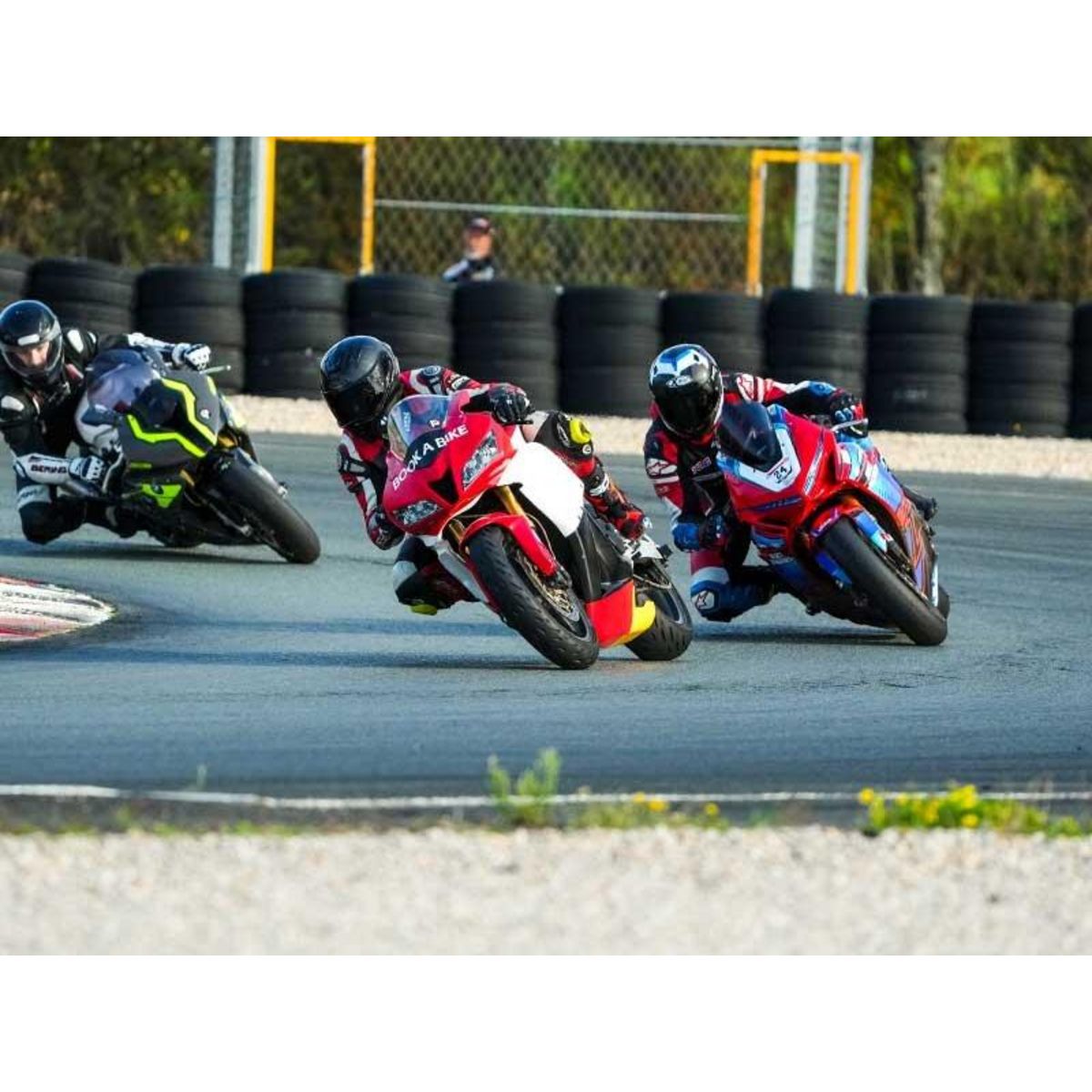 Smartbox Stage de pilotage moto sur le circuit de Fontenay-le-Comte - Coffret Cadeau Sport & Aventure