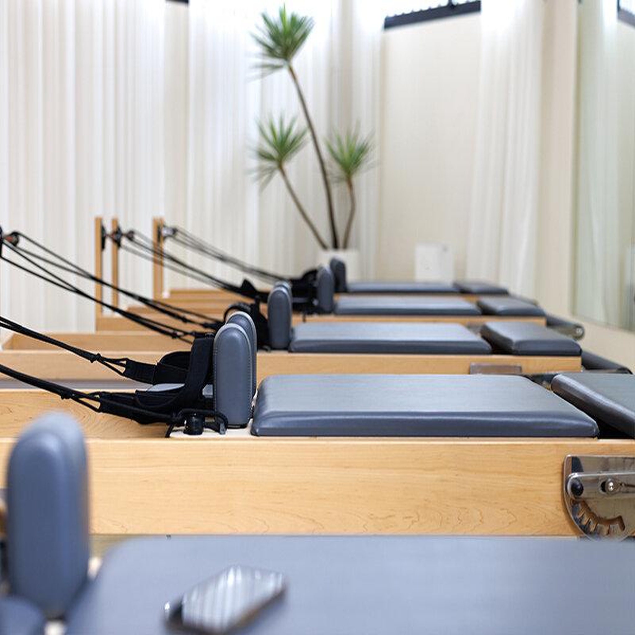 Voir la diapositive 2 : Smartbox Cours reformer pilates ultra-connecté en duo à marseille - coffret cadeau bien-être