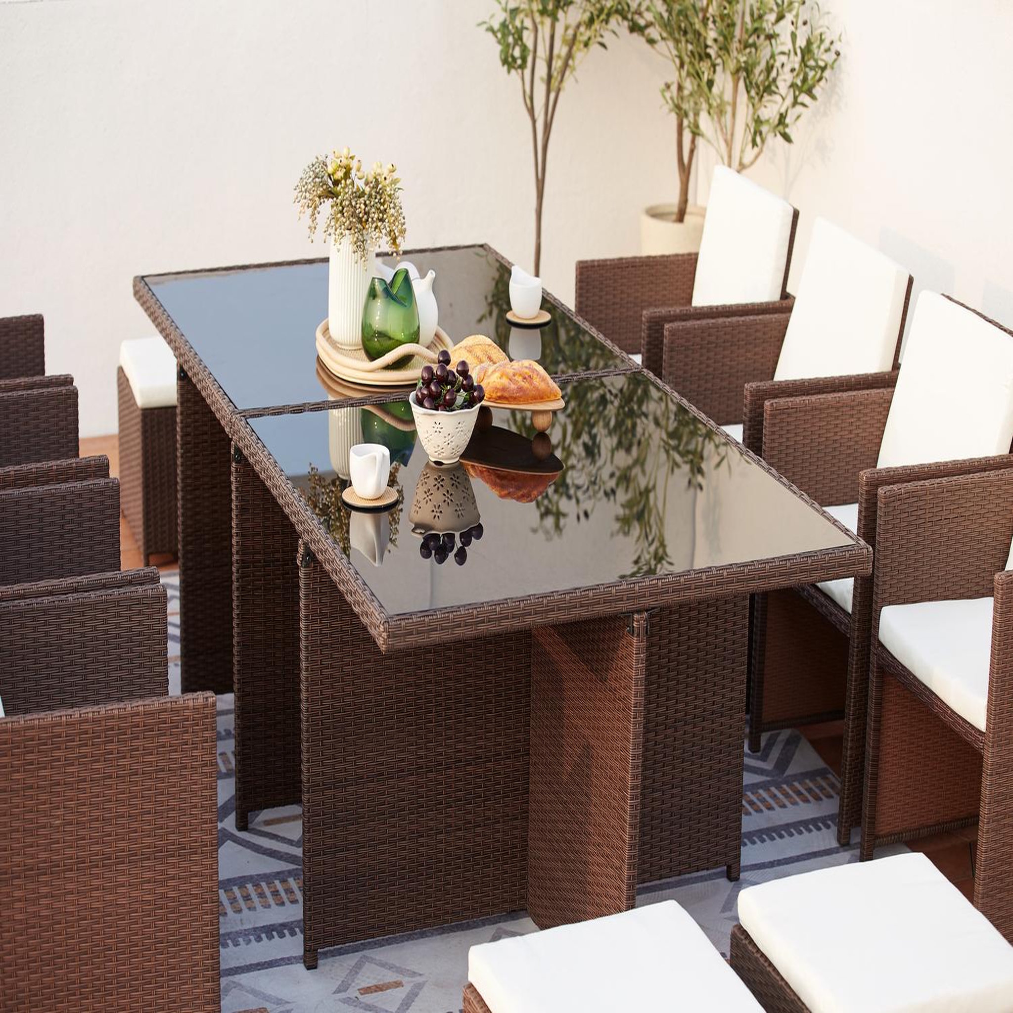 Voir la diapositive 6 : CONCEPT USINE Table et chaises 12 places encastrables résine marron-blanc monaco