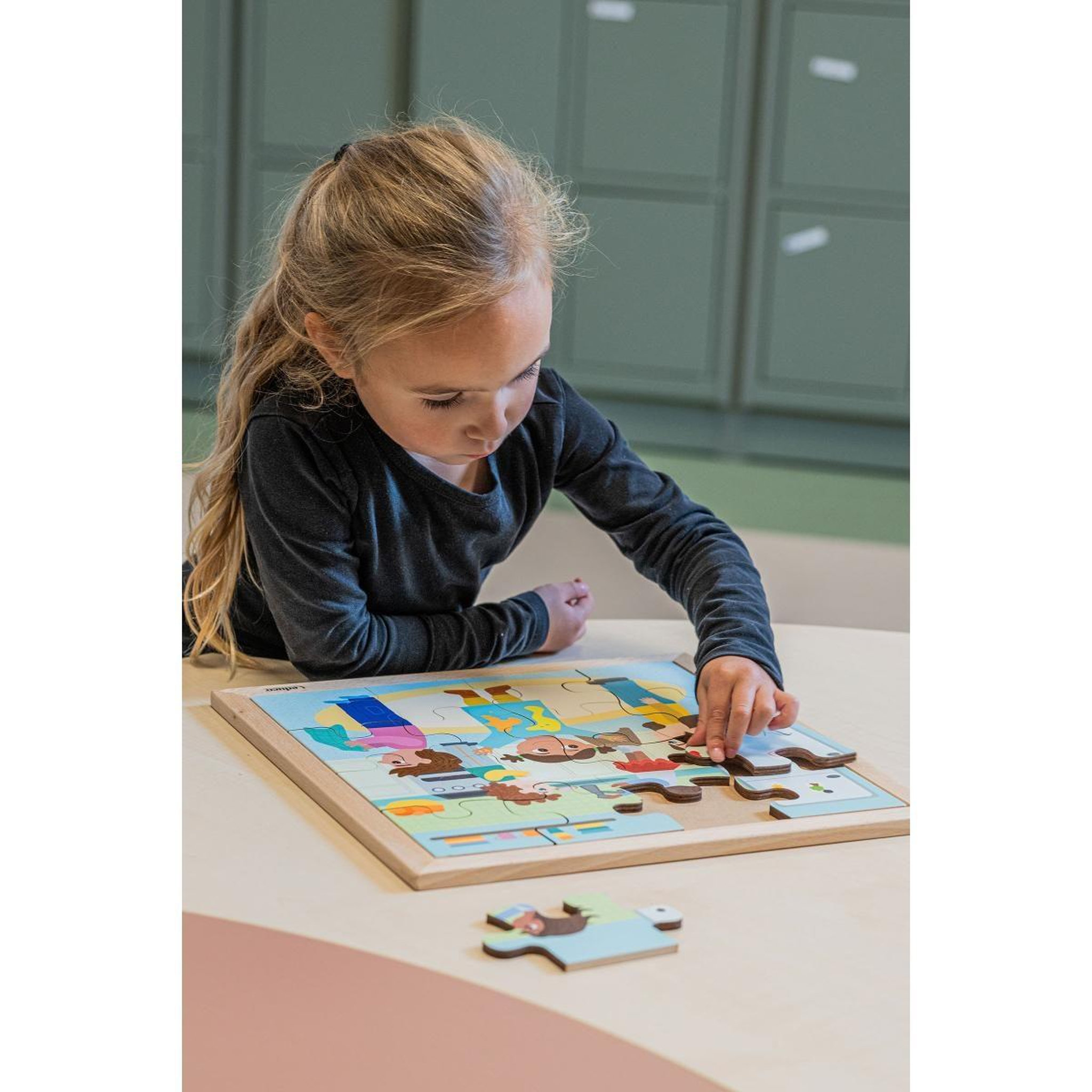 Voir la diapositive 5 : EDUCO Routine quotidienne - se laver les mains — 16 pièces de puzzle