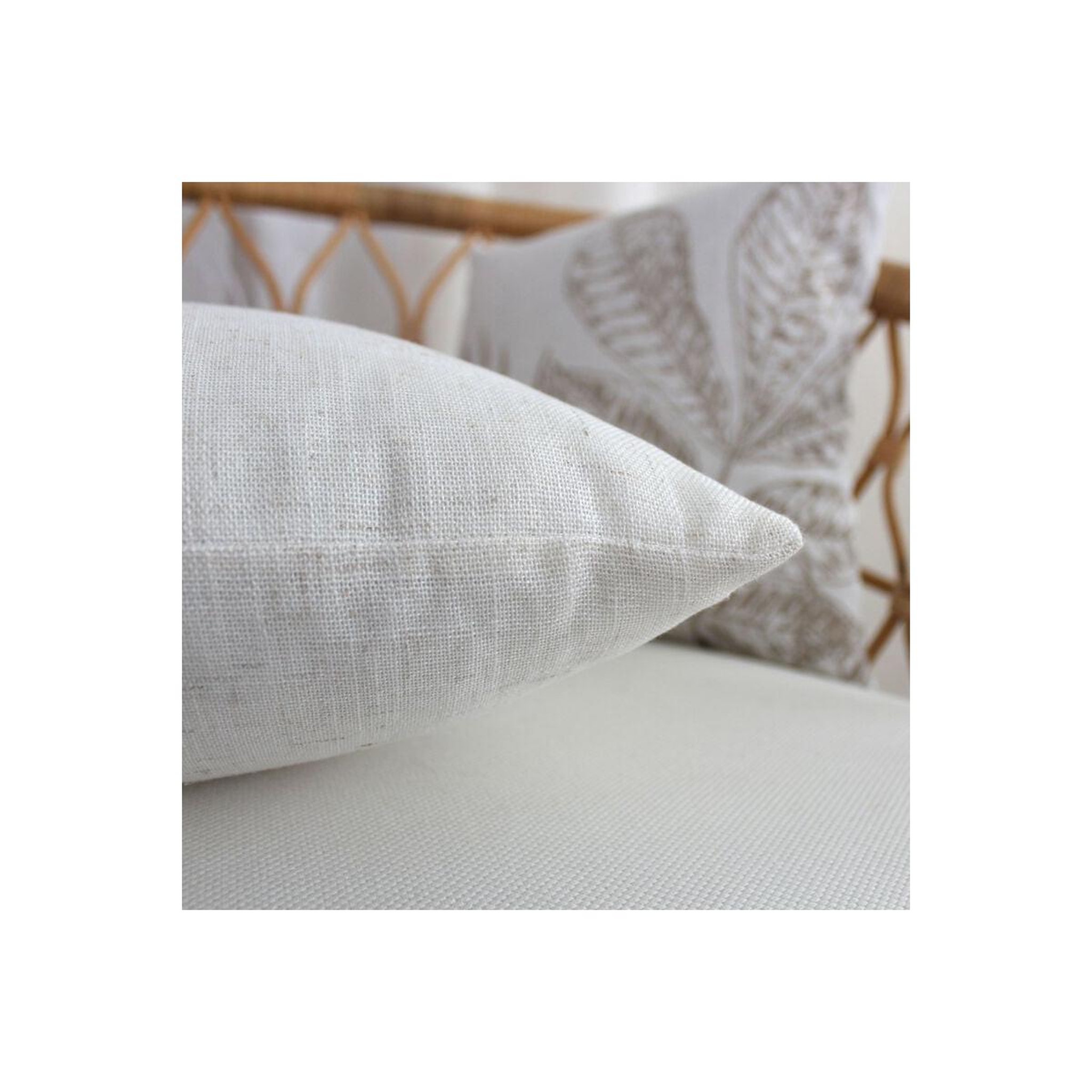 Voir la diapositive 2 : ENJOY HOME Coussin déco uni  natura  40x40cm blanc