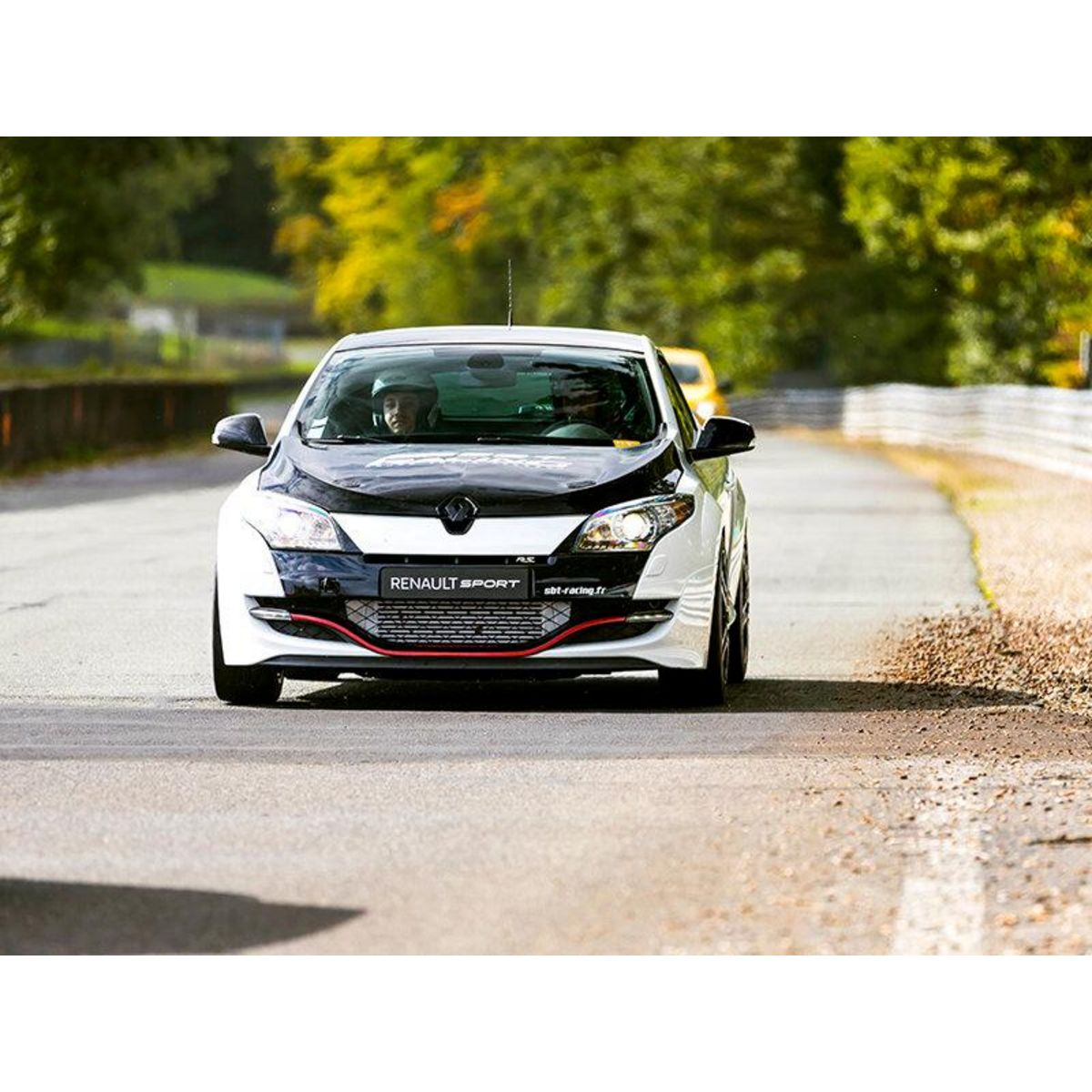 Smartbox Pilotage : 1 journée pour 2 en Mégane 3 RS Trophy sur un circuit : Dijon, Magny-Cours ou Le Mans - Coffret Cadeau Sport & Aventure