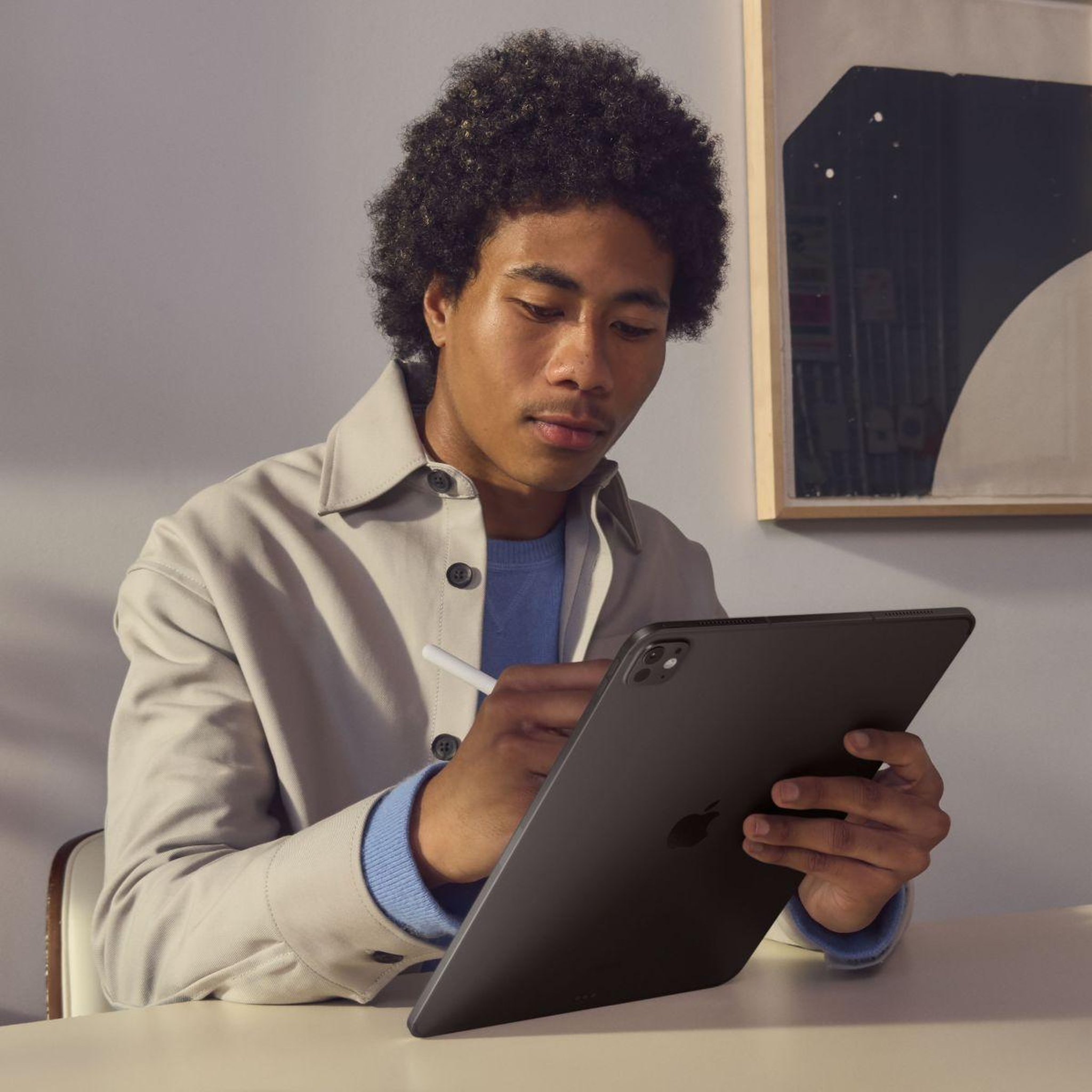 Voir la diapositive 5 : APPLE Tablette Apple Pro 11 M4 1To Noir Sidéral Stand Cellular
