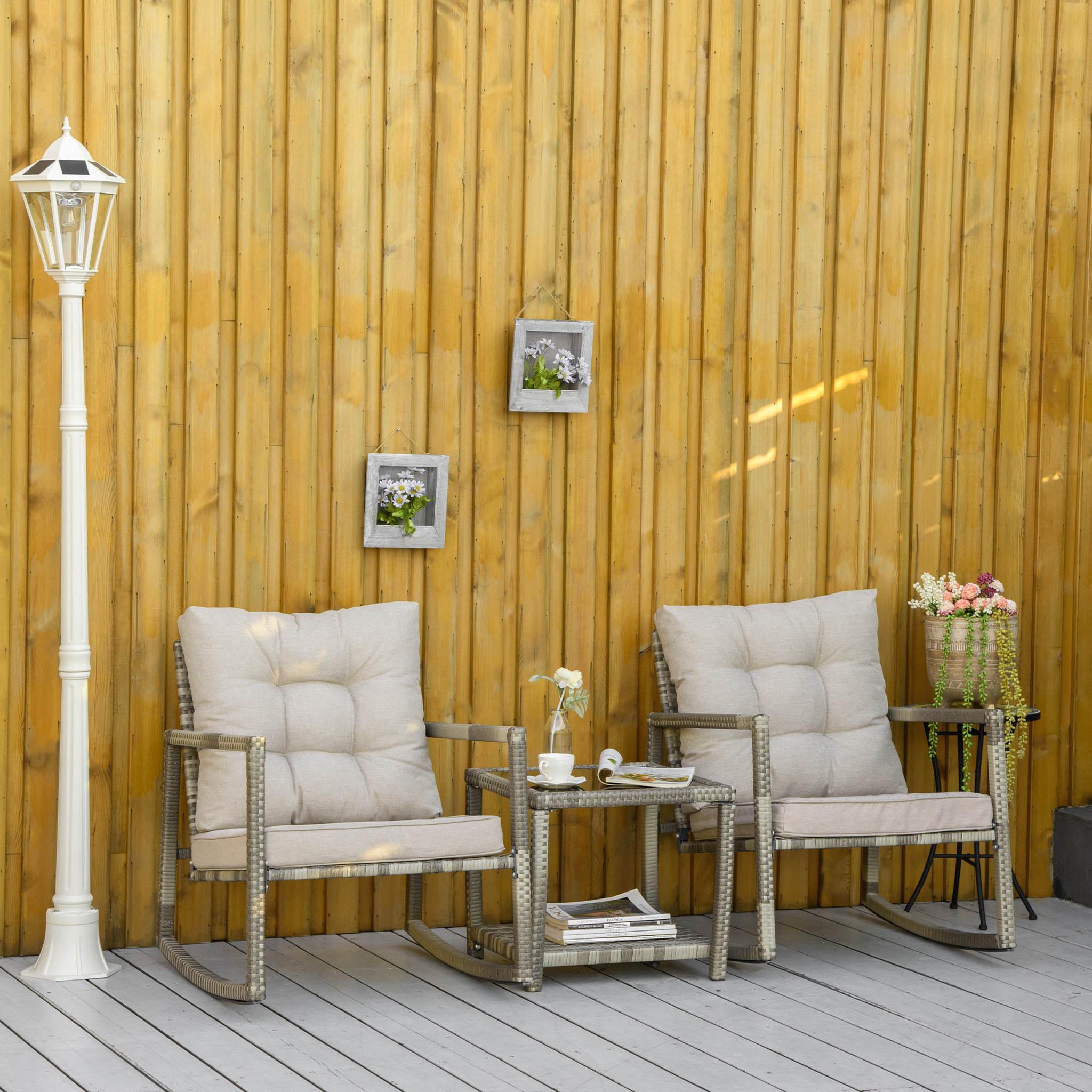 Voir la diapositive 2 : OUTSUNNY Ensemble de jardin 3 pièces 2 fauteuils à bascule table basse coussins inclus métal époxy résine tressée PE polyester gris