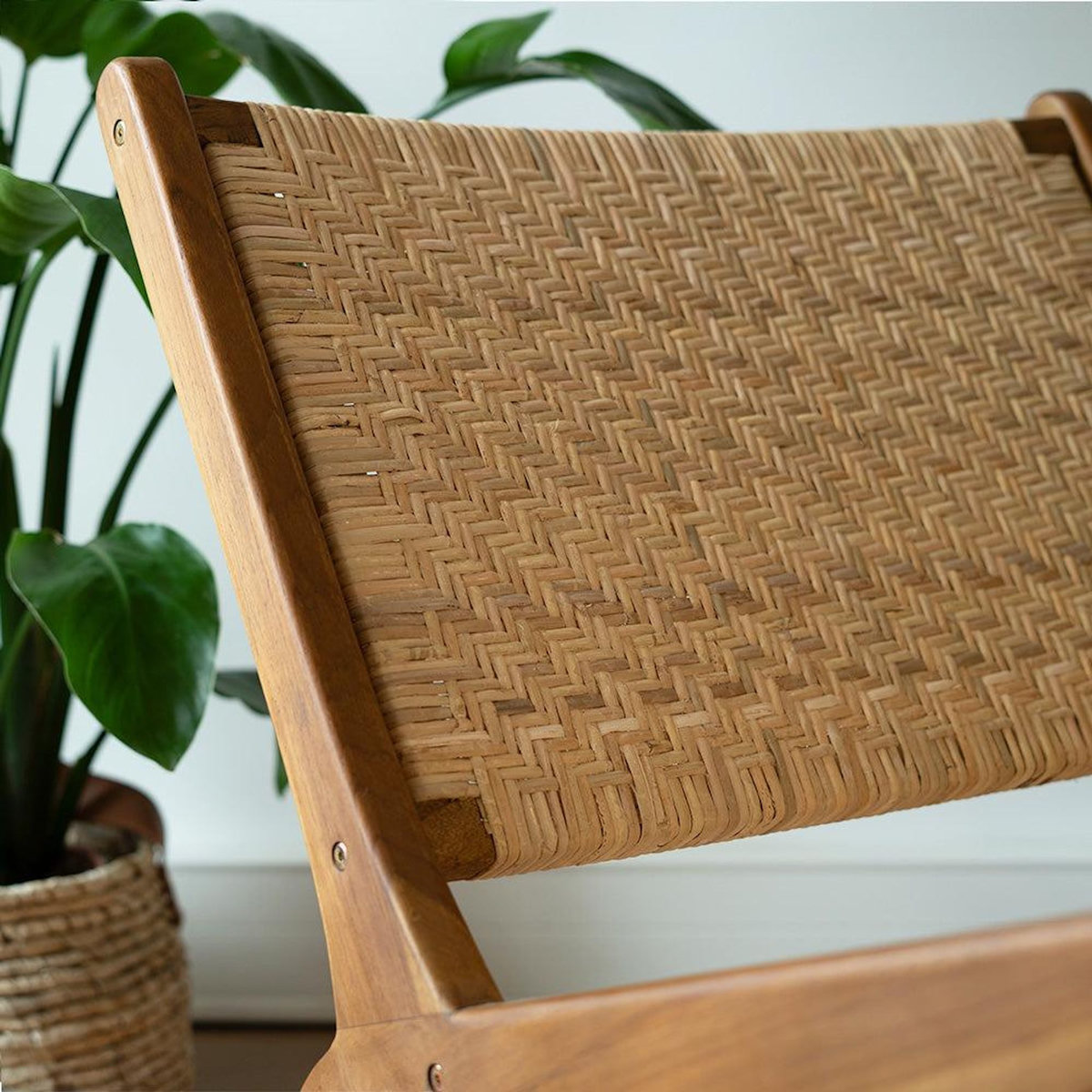 Rendez vous déco Fauteuil en bois de teck et tressage chevron en rotin-Kilka