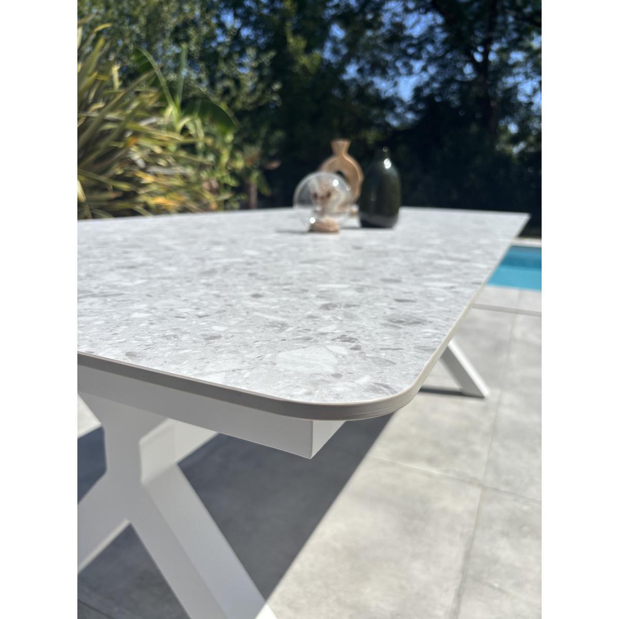 Voir la diapositive 3 : Paris Prix Table de jardin en pierre  abella  220cm blanc