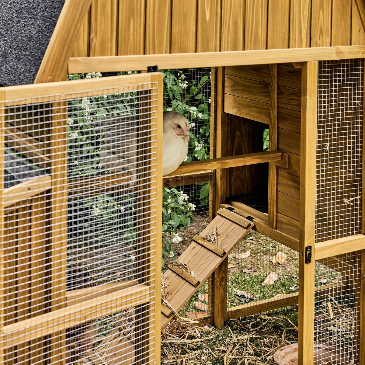 SWEEEK Poulailler 6 poules bois de sapin - 195.5 x 90 x 152.5 cm - Gasconne