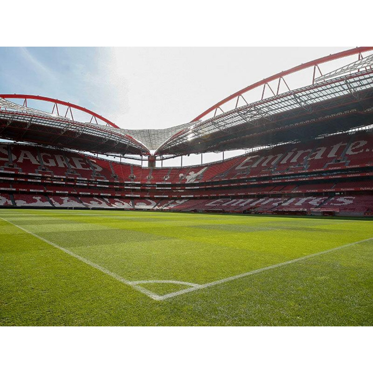 Smartbox Visite du stade de Luz, musée Sport Lisboa e Benfica, écharpe et dîner au Red Snack pour 2 - Coffret Cadeau Sport & Aventure