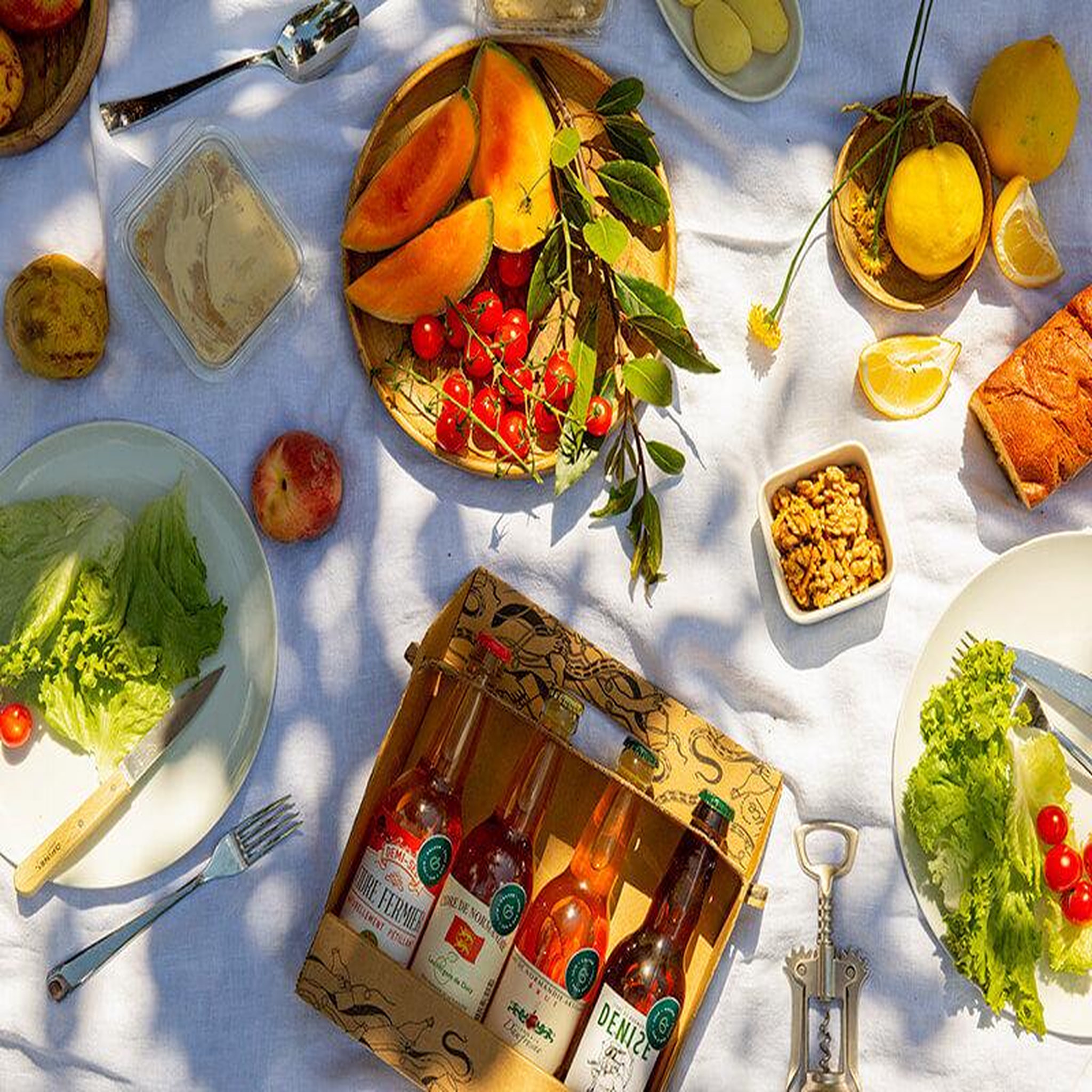 Voir la diapositive 3 : Smartbox Coffret de 4 cidres artisanaux à recevoir et déguster chez soi - Coffret Cadeau Gastronomie