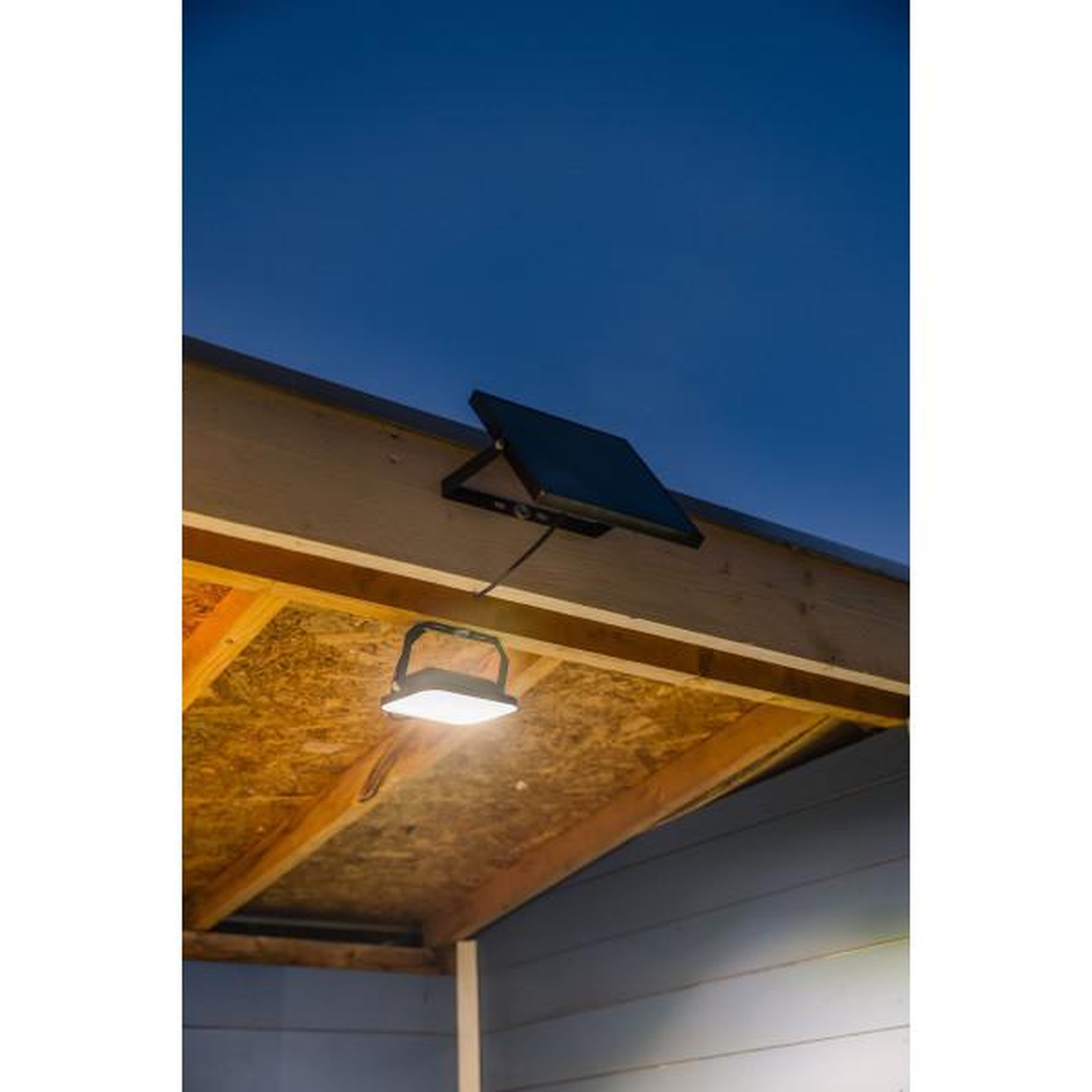 Voir la diapositive 2 : Galix Projecteur LED solaire - GALIX - G2611 - 850 Lumens avec panneau déporté