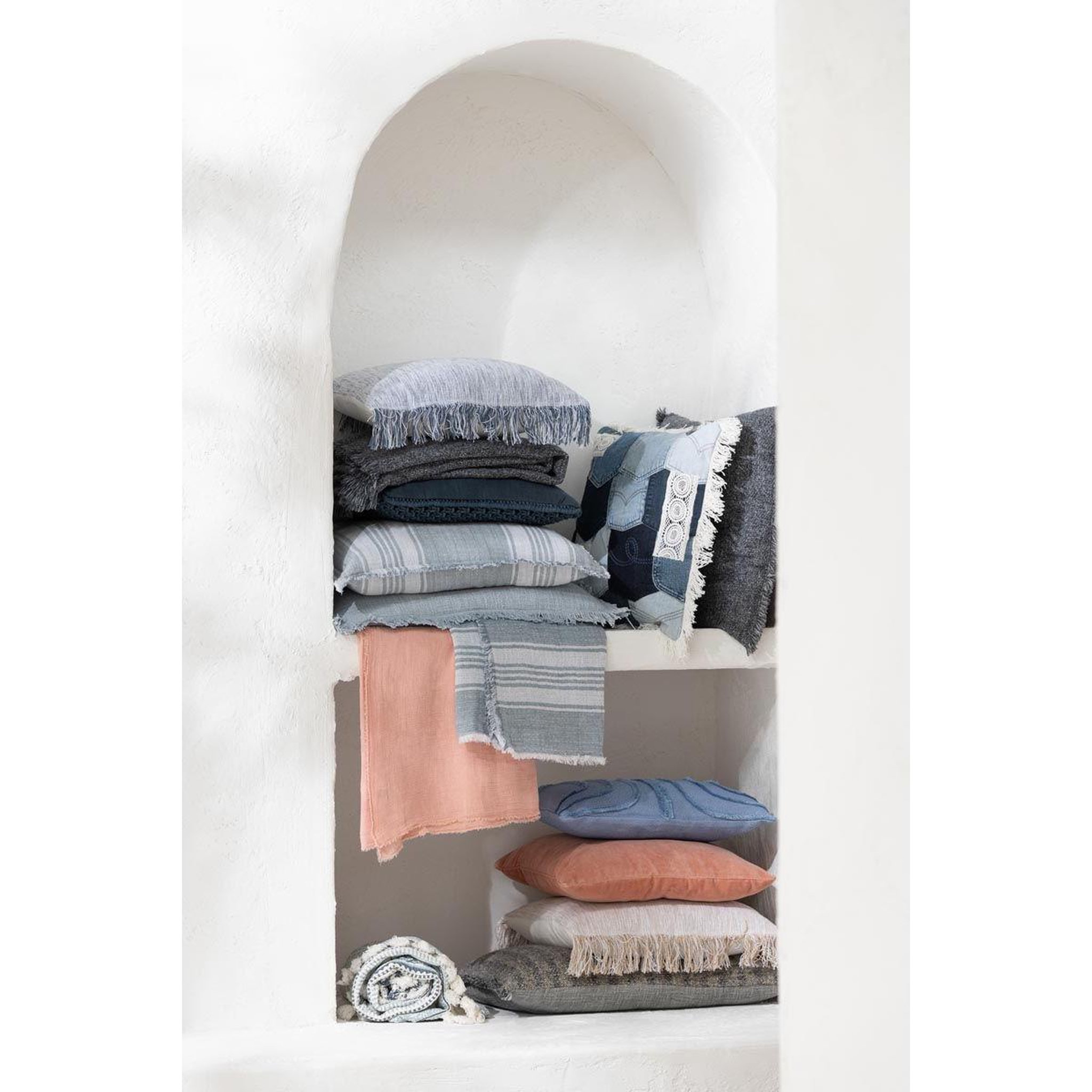 Voir la diapositive 3 : J-LINE Coussin avec franges  santorin  45x45cm blanc & bleu