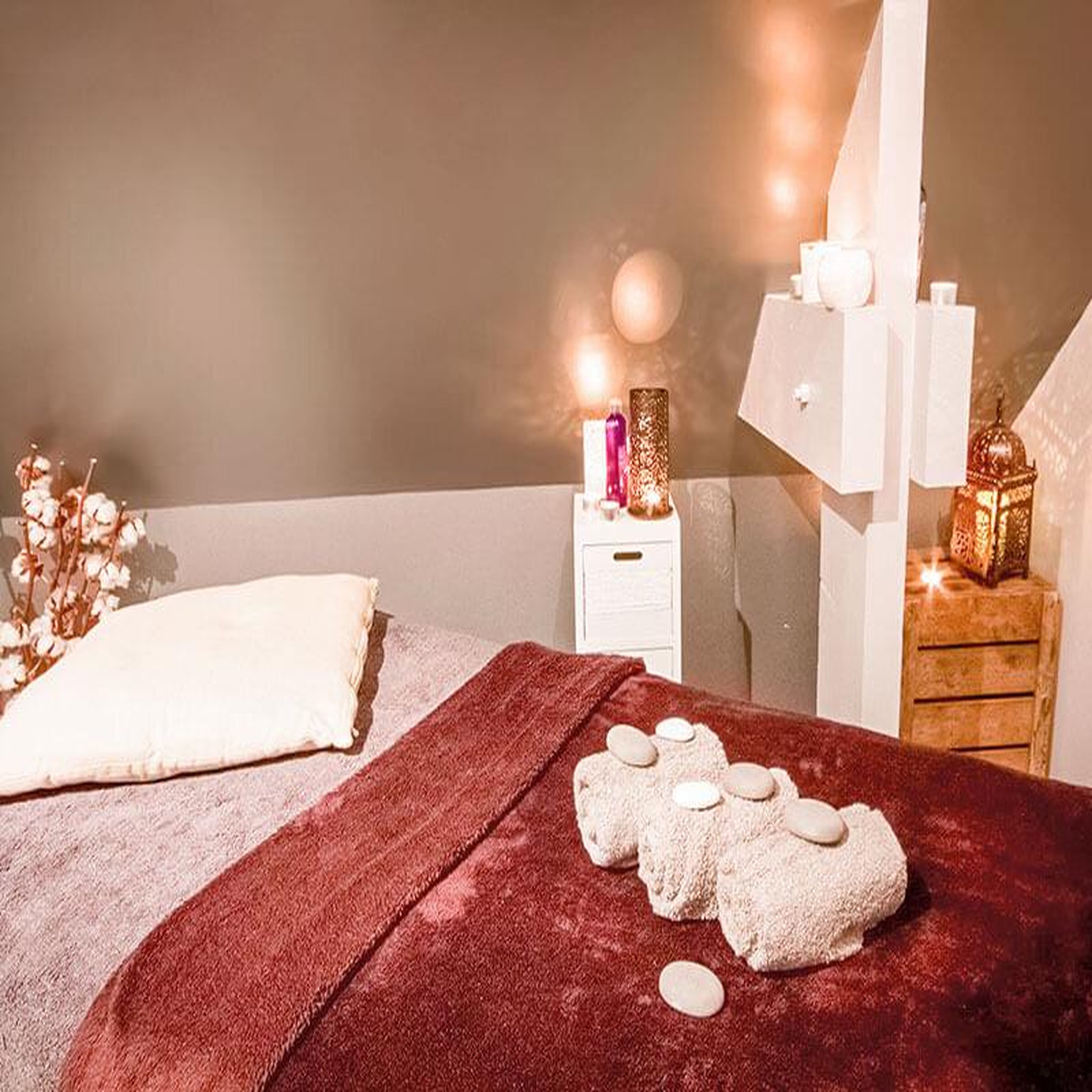 Voir la diapositive 4 : Smartbox Jeunes mariés : massage relaxant avec accès au spa en duo - coffret cadeau bien-être