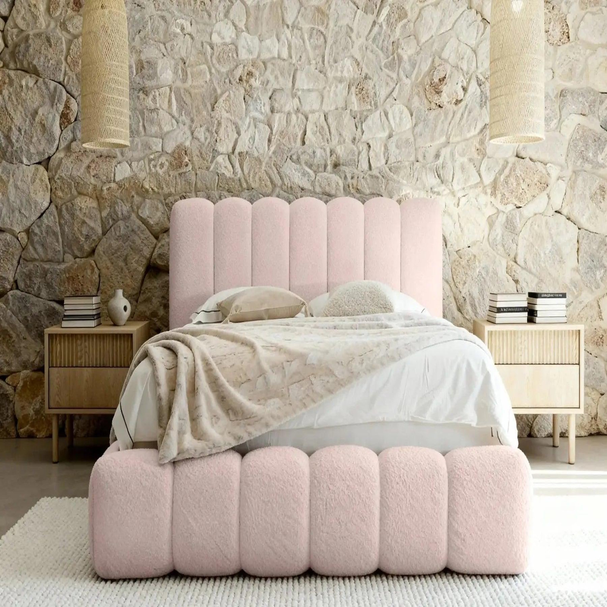 Voir la diapositive 3 : CASANOVA PARIS Garance - lit coffre tissu chenille