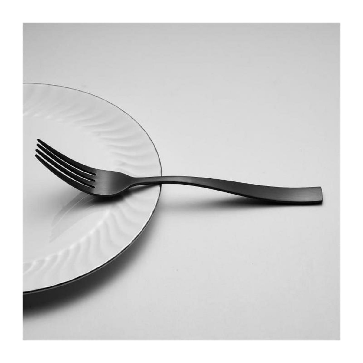 Arthur Martin Ménageres - ARTHUR MARTIN - AM5136 - 24 pieces - Acier inoxydable - Finition noir