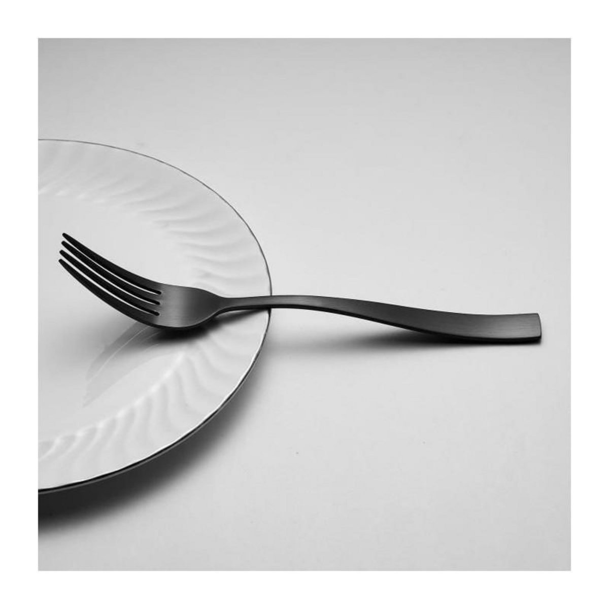 Arthur Martin Ménageres - ARTHUR MARTIN - AM5136 - 24 pieces - Acier inoxydable - Finition noir