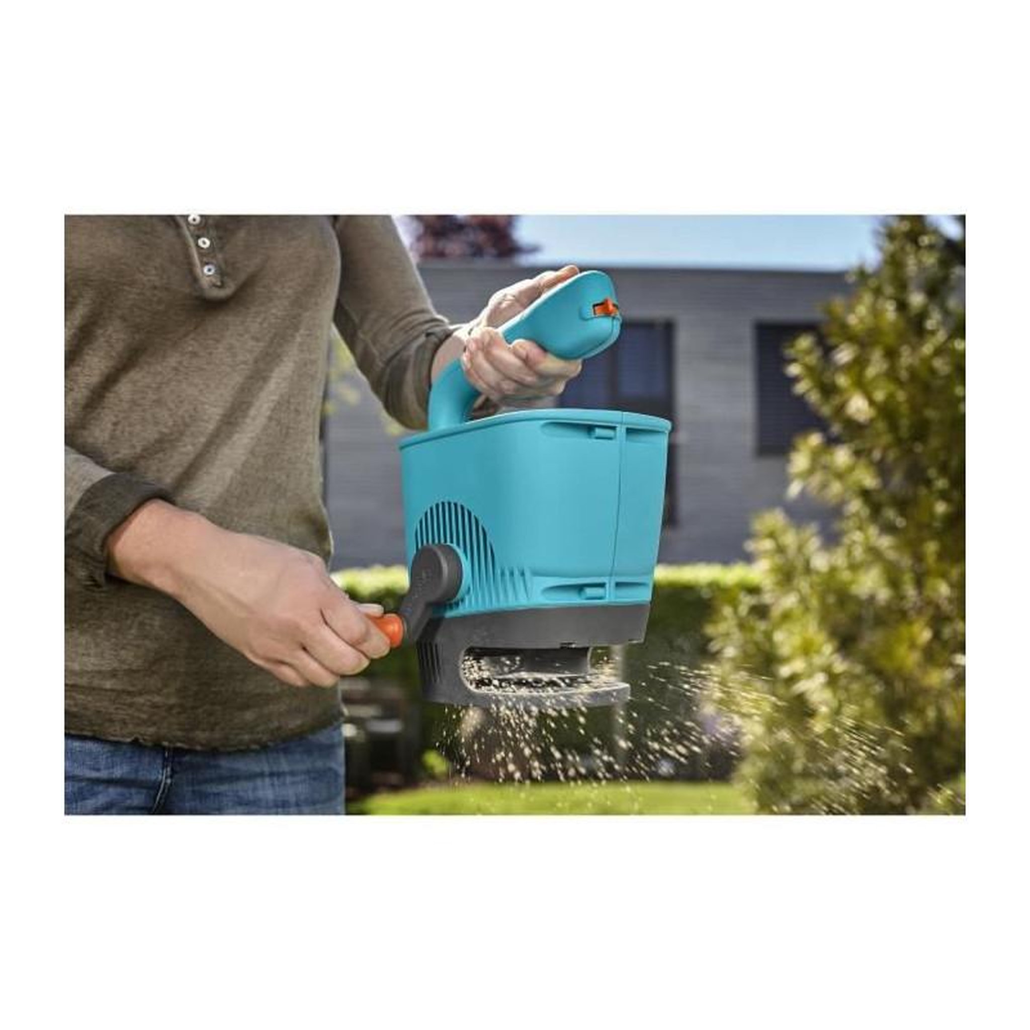Voir la diapositive 4 : Gardena GARDENA Epandeur a main M - Capacite totale 1.8L - Surface 100m2 max - Largeur depandage 4m - Poignee ergonomique - 431-20