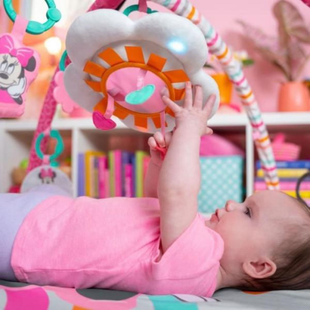 Bright Starts DISNEY BABY -MINNIE- Tapis de sol éveil bébé évolutif arche avec jouets sensoriels et musicaux, guirlande lumineuse, miroir