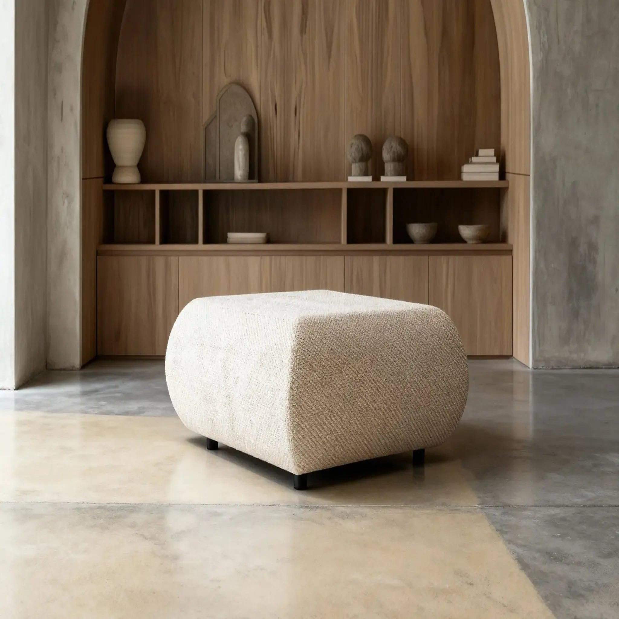 Voir la diapositive 4 : CASANOVA PARIS Levi - pouf tissu lisse