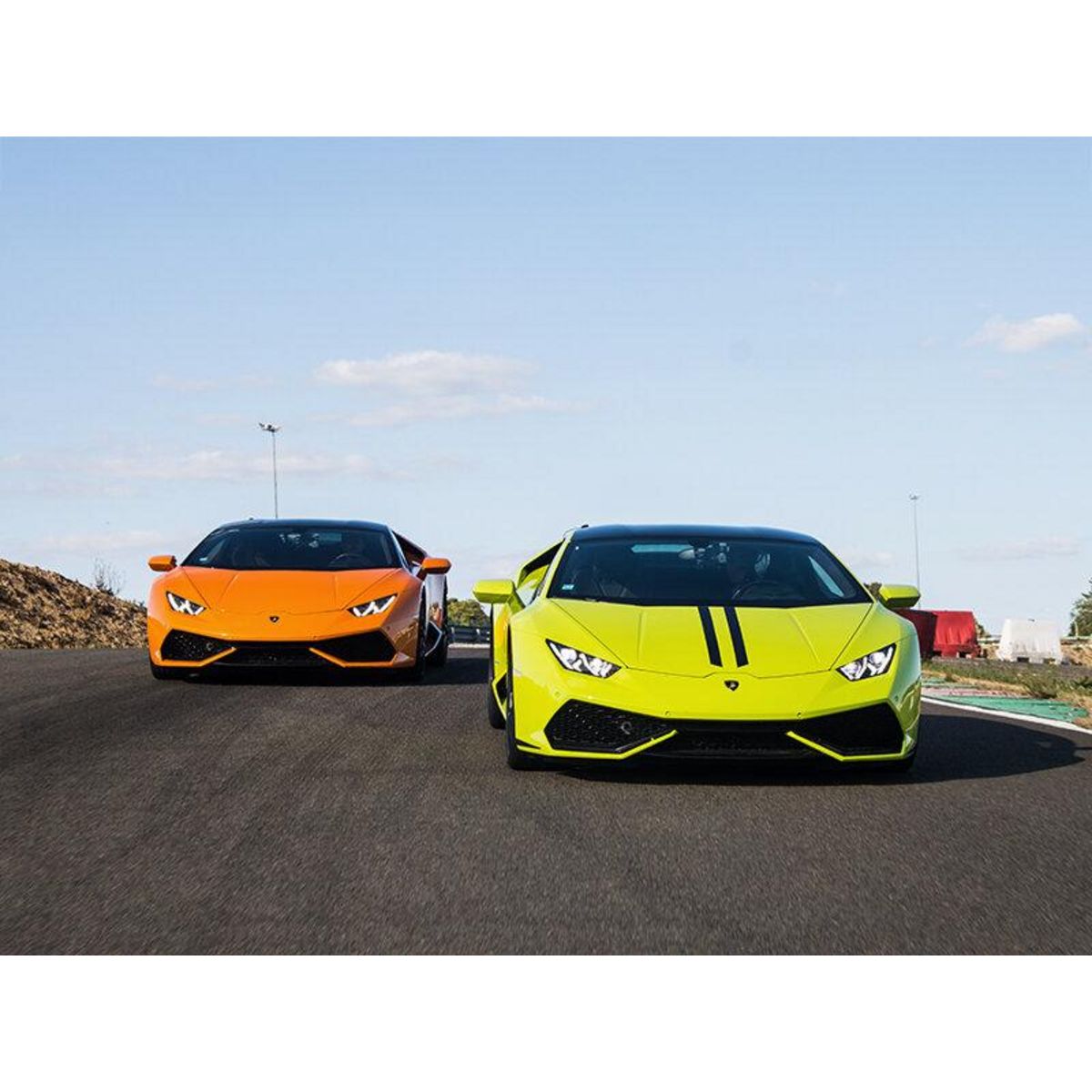 Smartbox Stage de pilotage : 3 à 5 tours au volant d'une voiture de course sur le circuit de Saint-Laurent - Coffret Cadeau Sport & Aventure