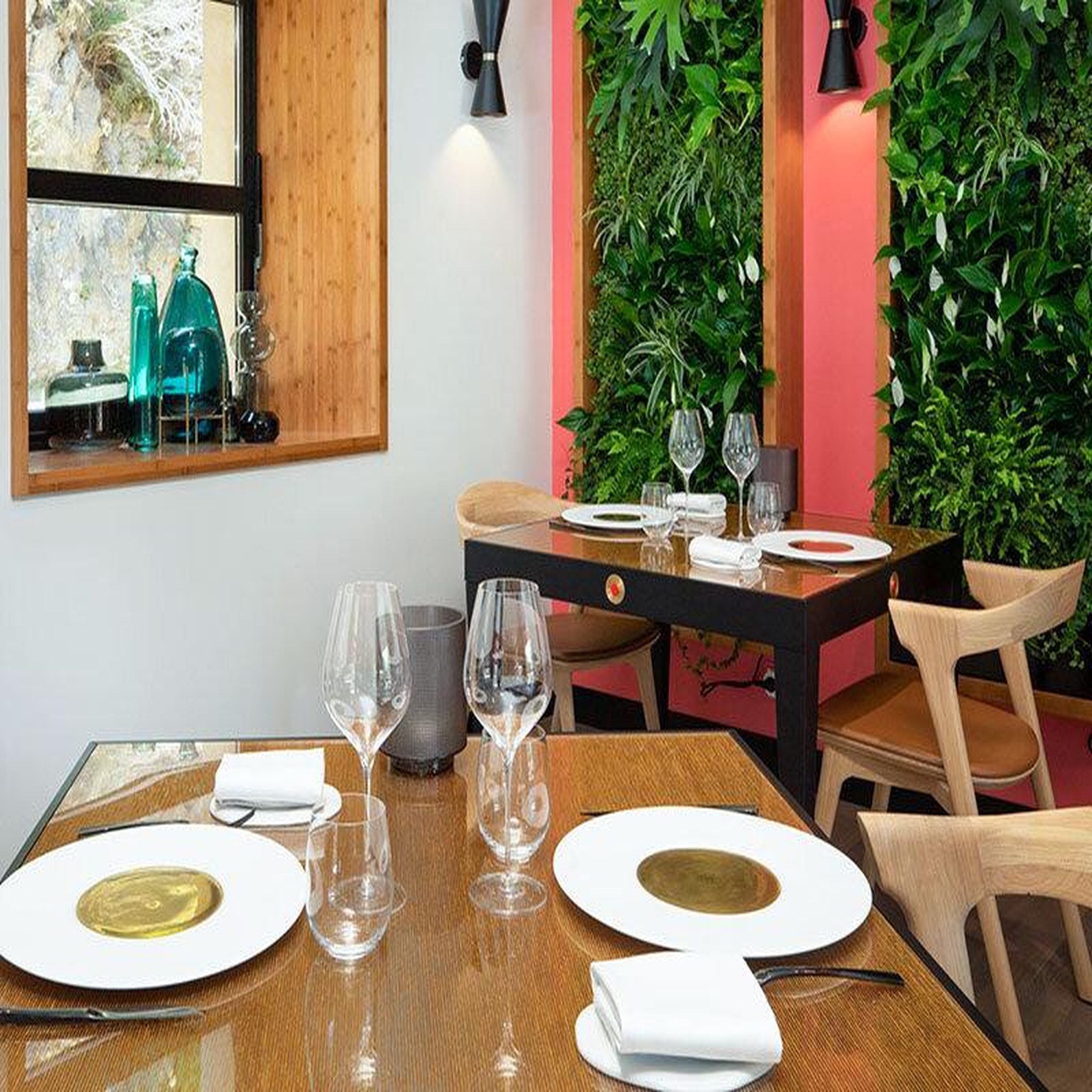 Voir la diapositive 2 : Smartbox Adresses primées : menu 5 plats et apéritif au restaurant puits du trésor près de carcassonne - coffret cadeau gastronomie