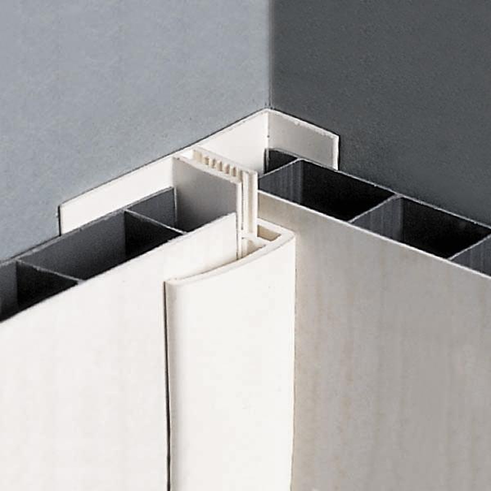 CENTRALE BRICO Profil de départ et finition PVC blanc, 1,7 cm x 3,3 cm x l. 2,6 m