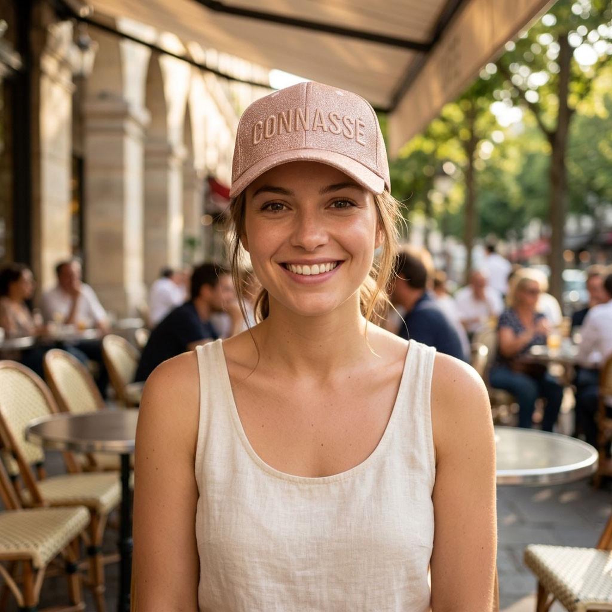 Voir la diapositive 4 : OZABI OZABI Lot 2 Casquettes Pailletées Femme – Message Brodé Fantaisie Humoristique