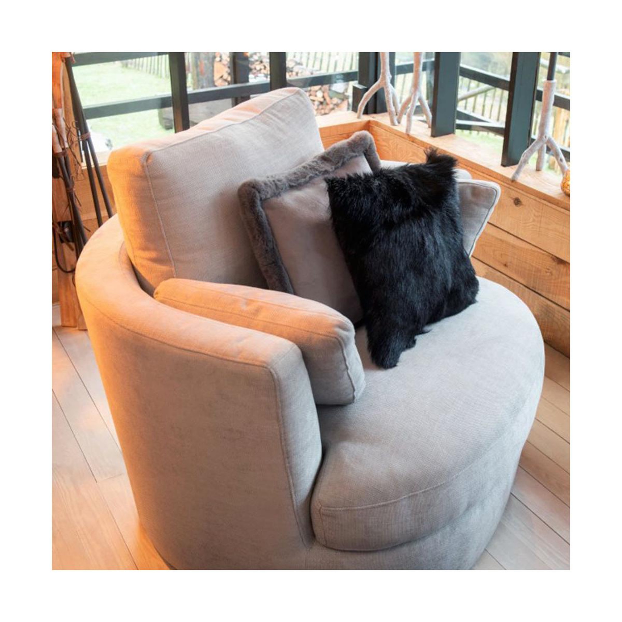 Voir la diapositive 3 : J-LINE Coussin Déco  Peau de Chèvre  40x40cm Noir