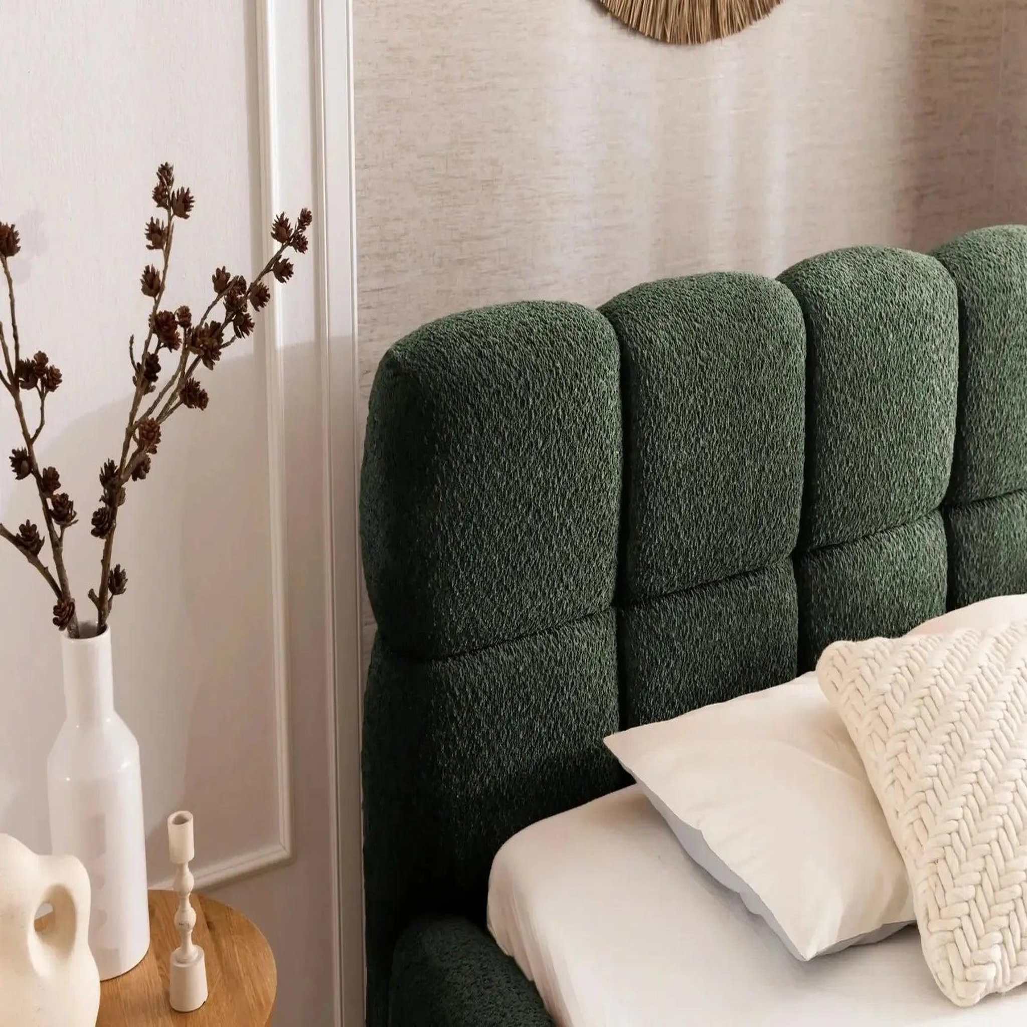 Voir la diapositive 4 : CASANOVA PARIS Elise - lit coffre tissu bouclette