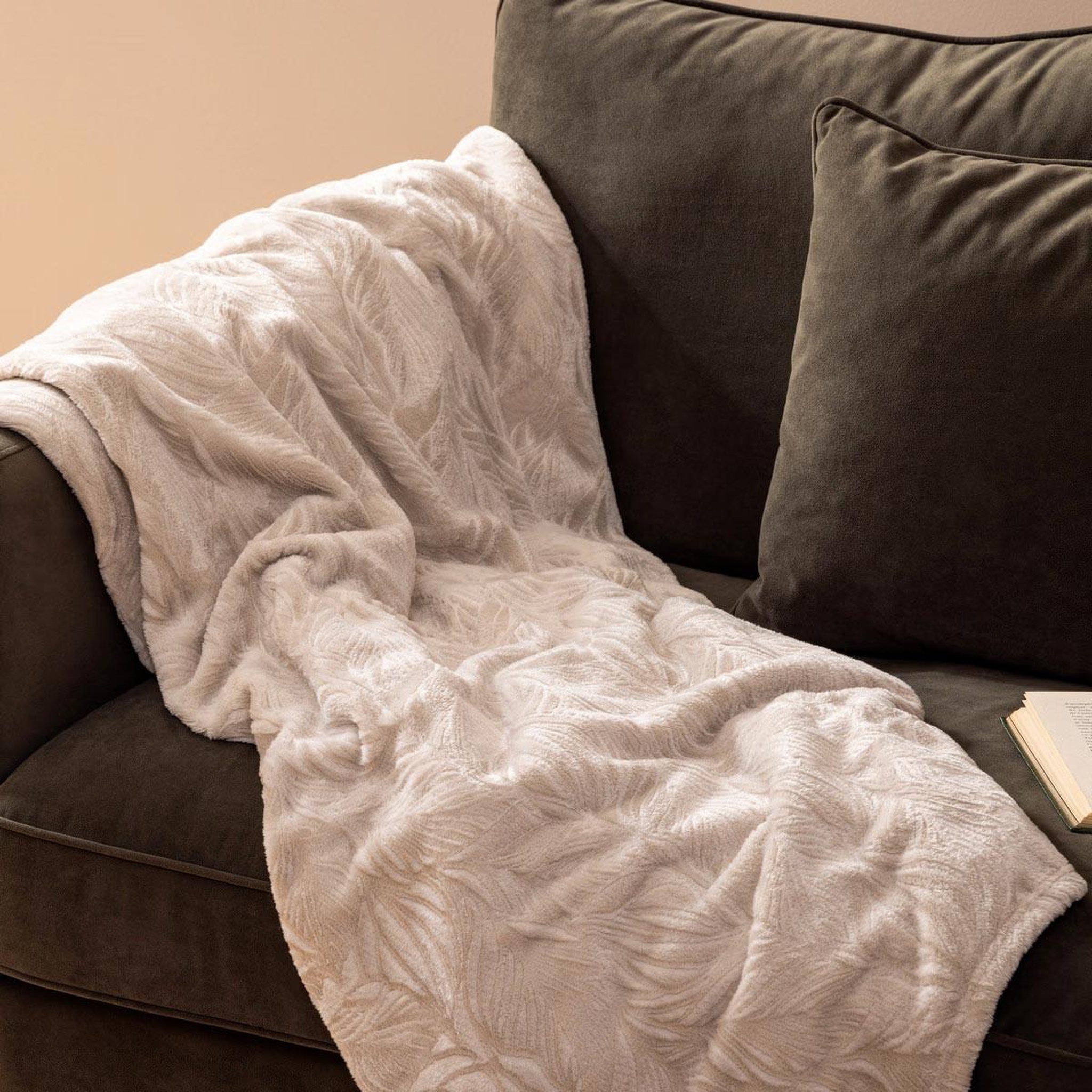 Voir la diapositive 4 : ATMOSPHERA Plaid déco flanelle  ryo  125x150cm beige lin