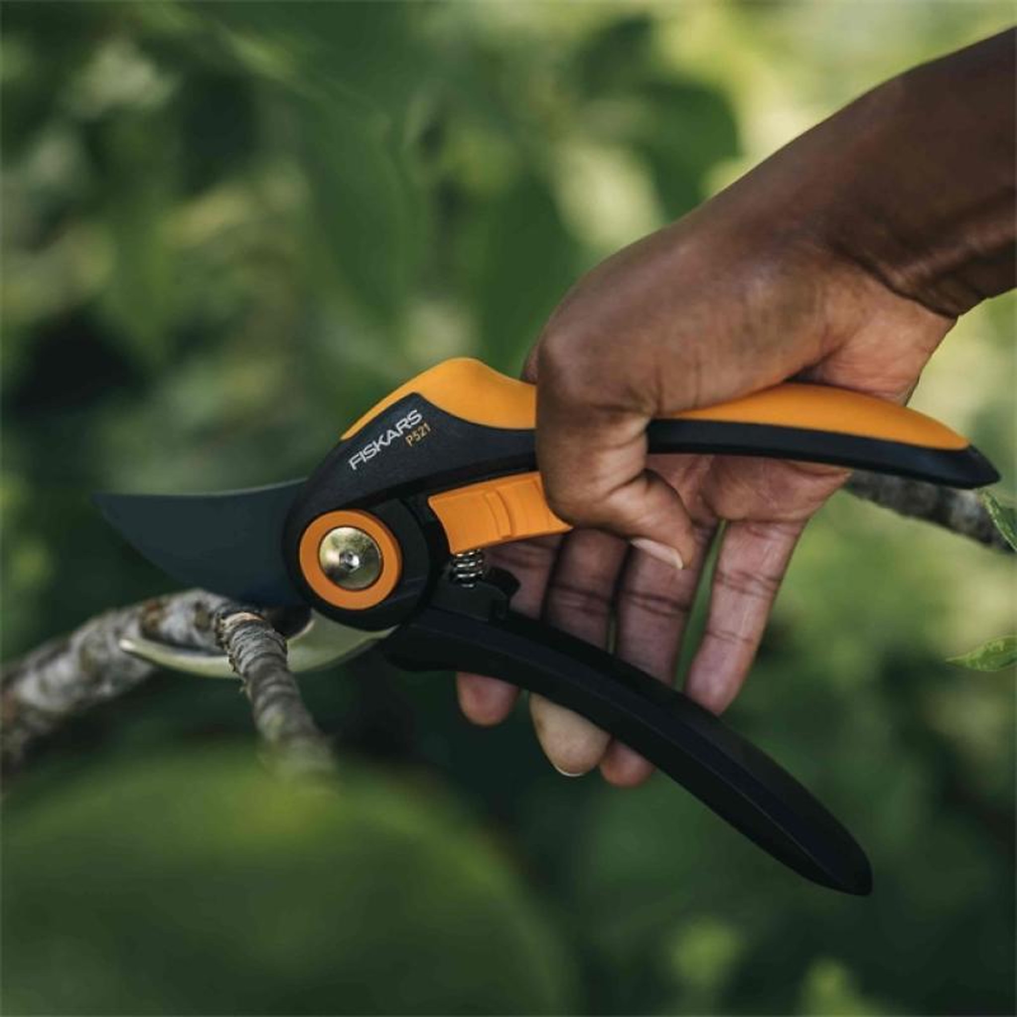 Voir la diapositive 2 : Fiskars Sécateur Plus à lame franche P521 - Ø 24 mm - poignée FiberComp