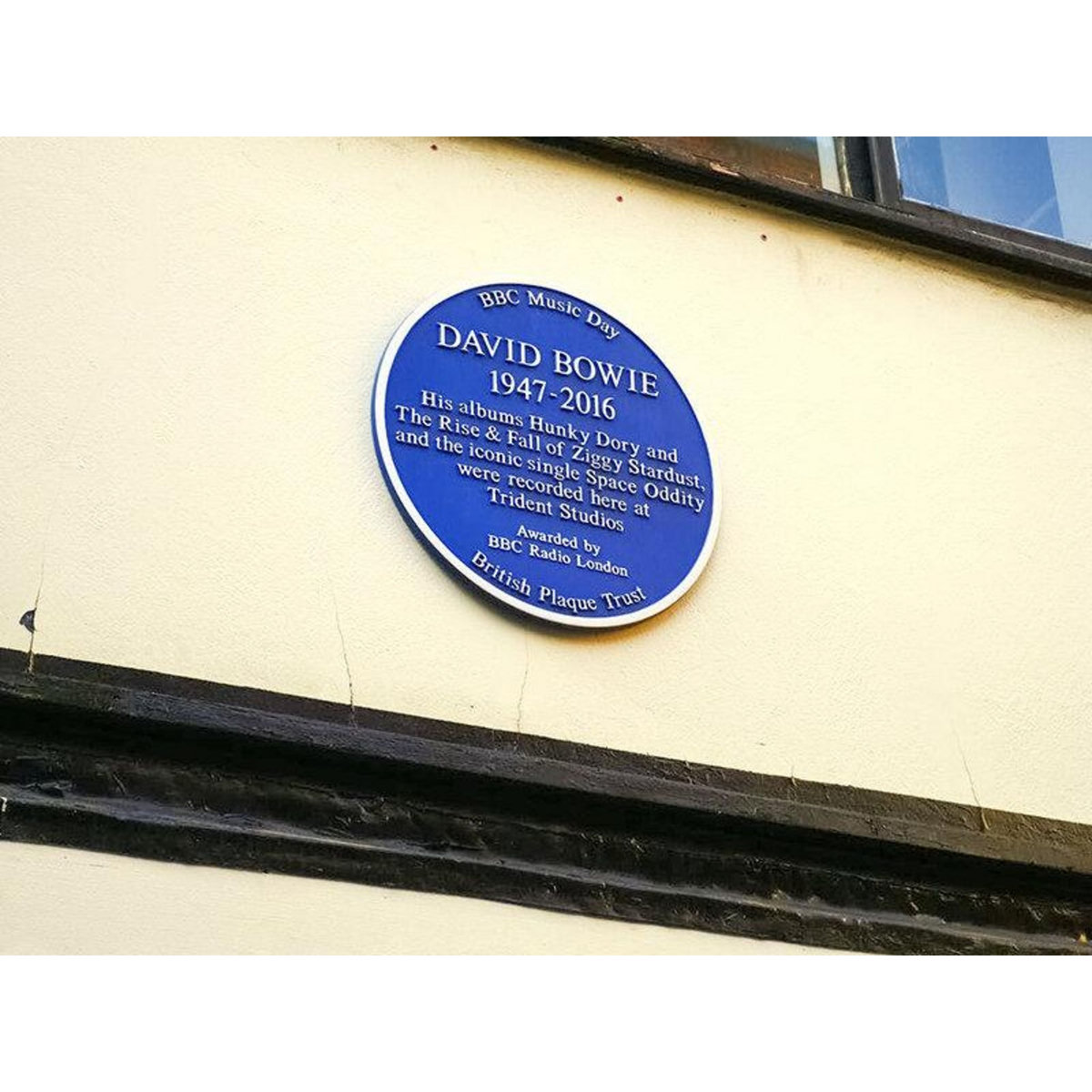 Smartbox Balade guidée de 3h sur les traces de David Bowie à Londres - Coffret Cadeau Sport & Aventure